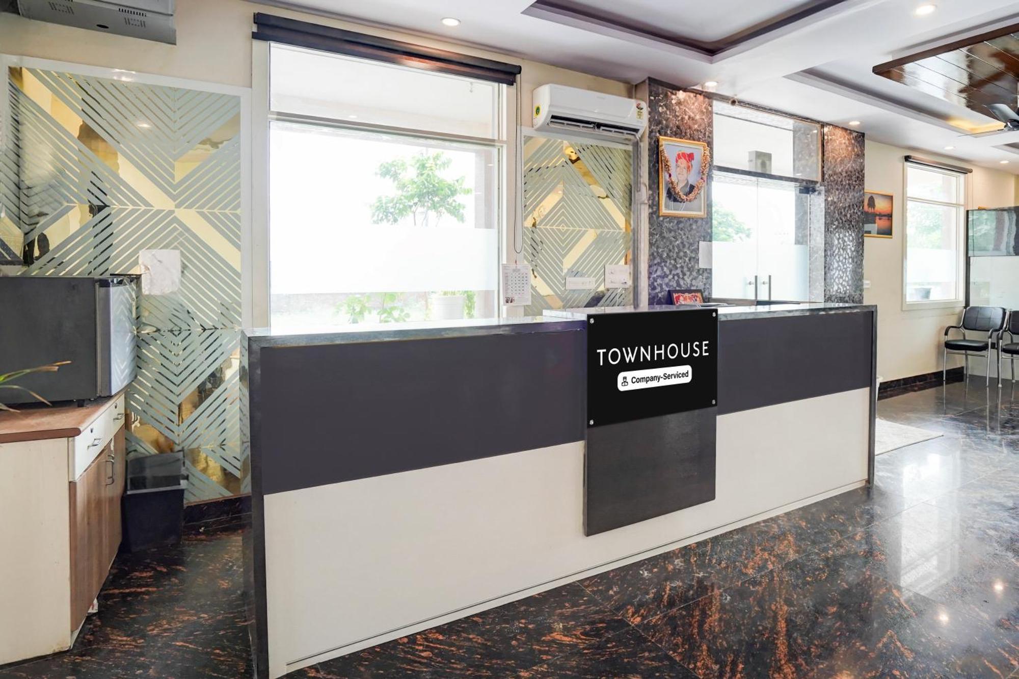 Hotel Townhouse Mansarovar Formerly Palm Tree