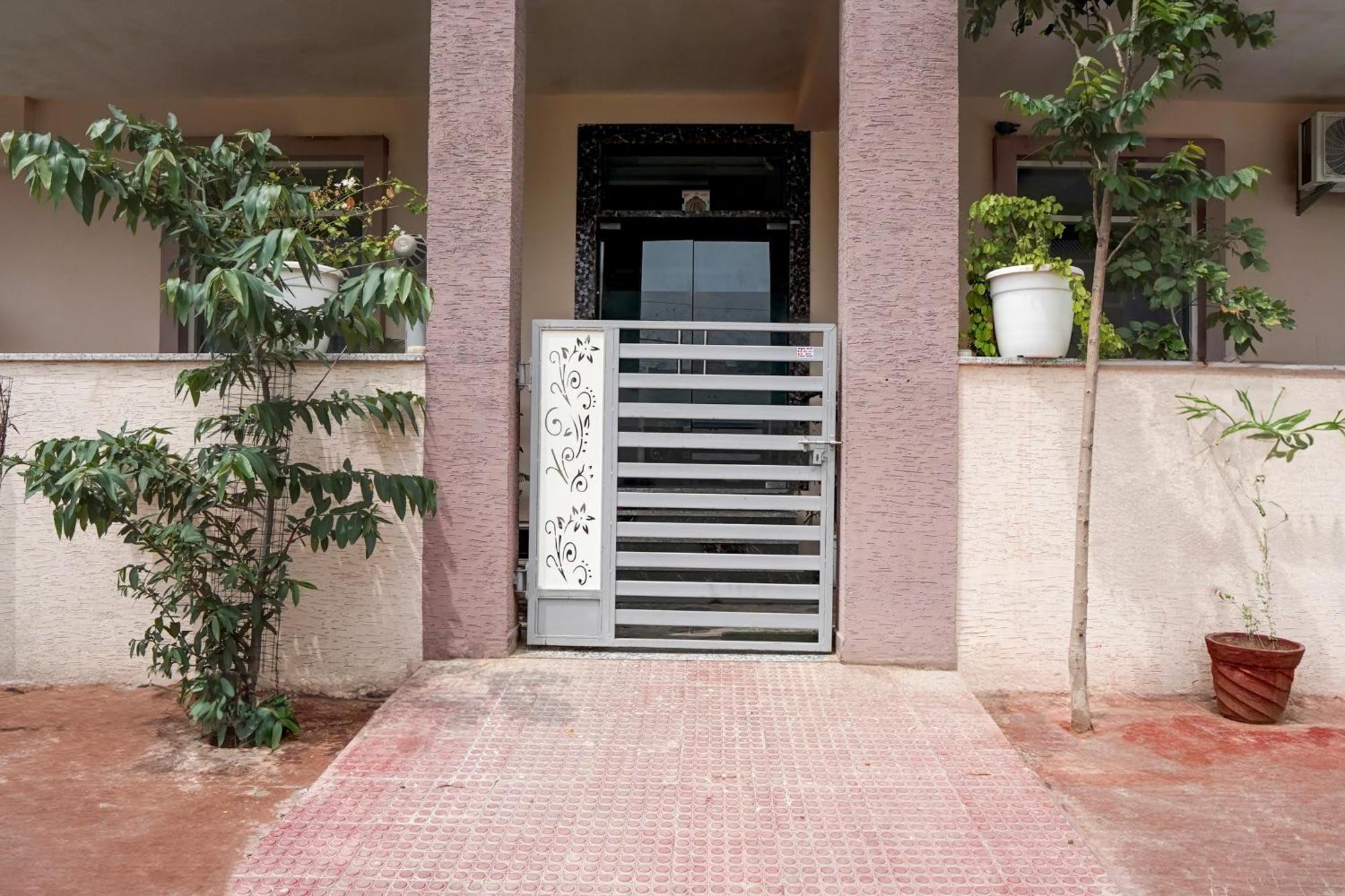 Townhouse Mansarovar Formerly Palm Tree Hotel