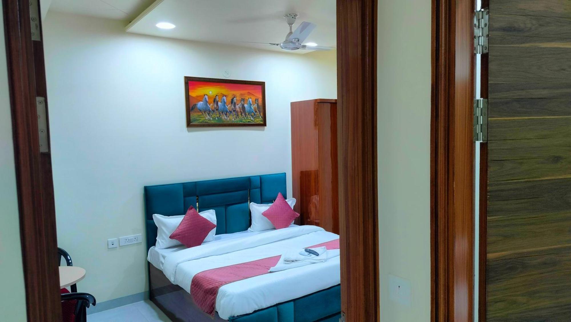 Abhinandan Hotel *