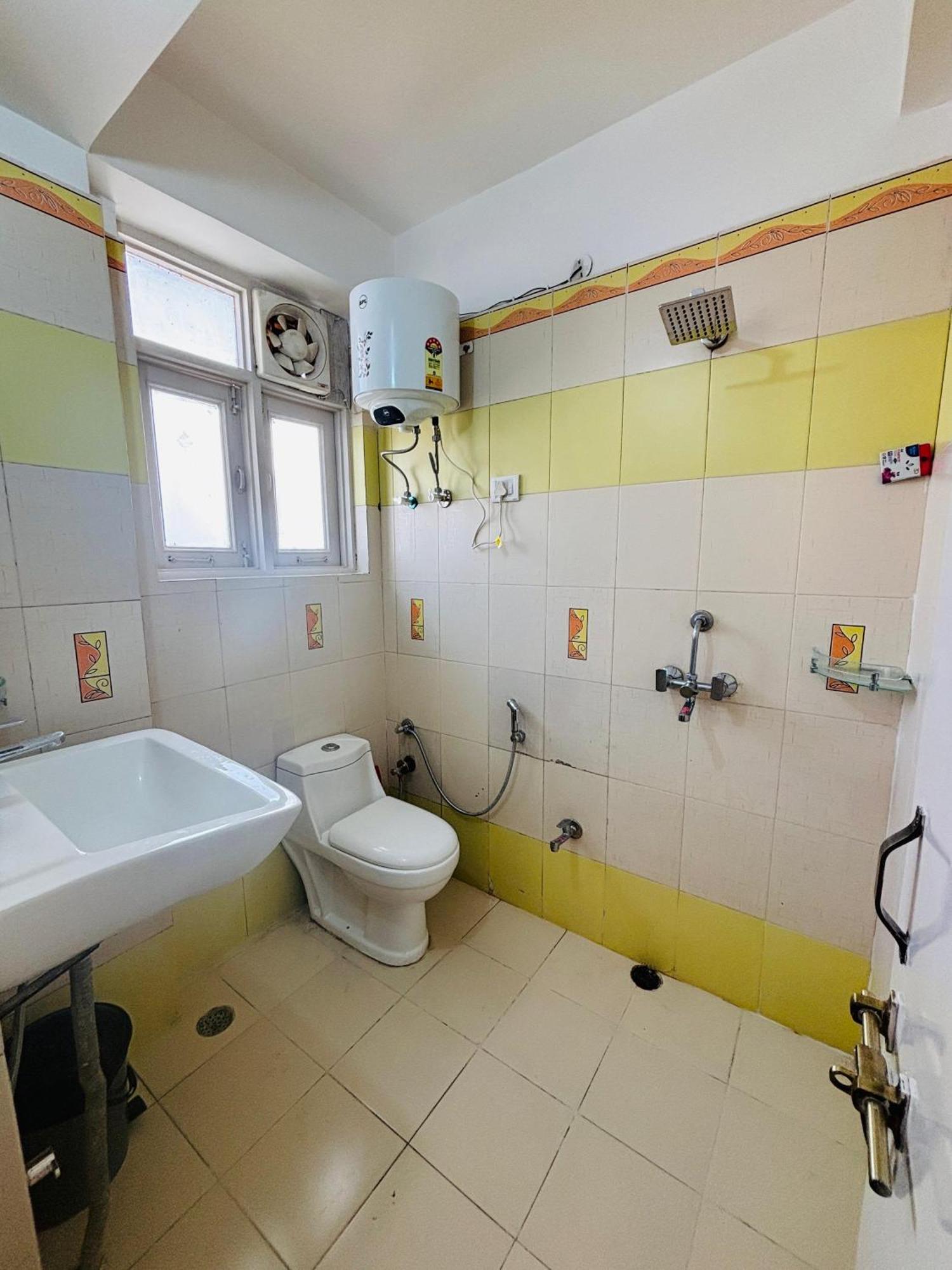 Penthouse By Cozystays Raja Park Apartment
