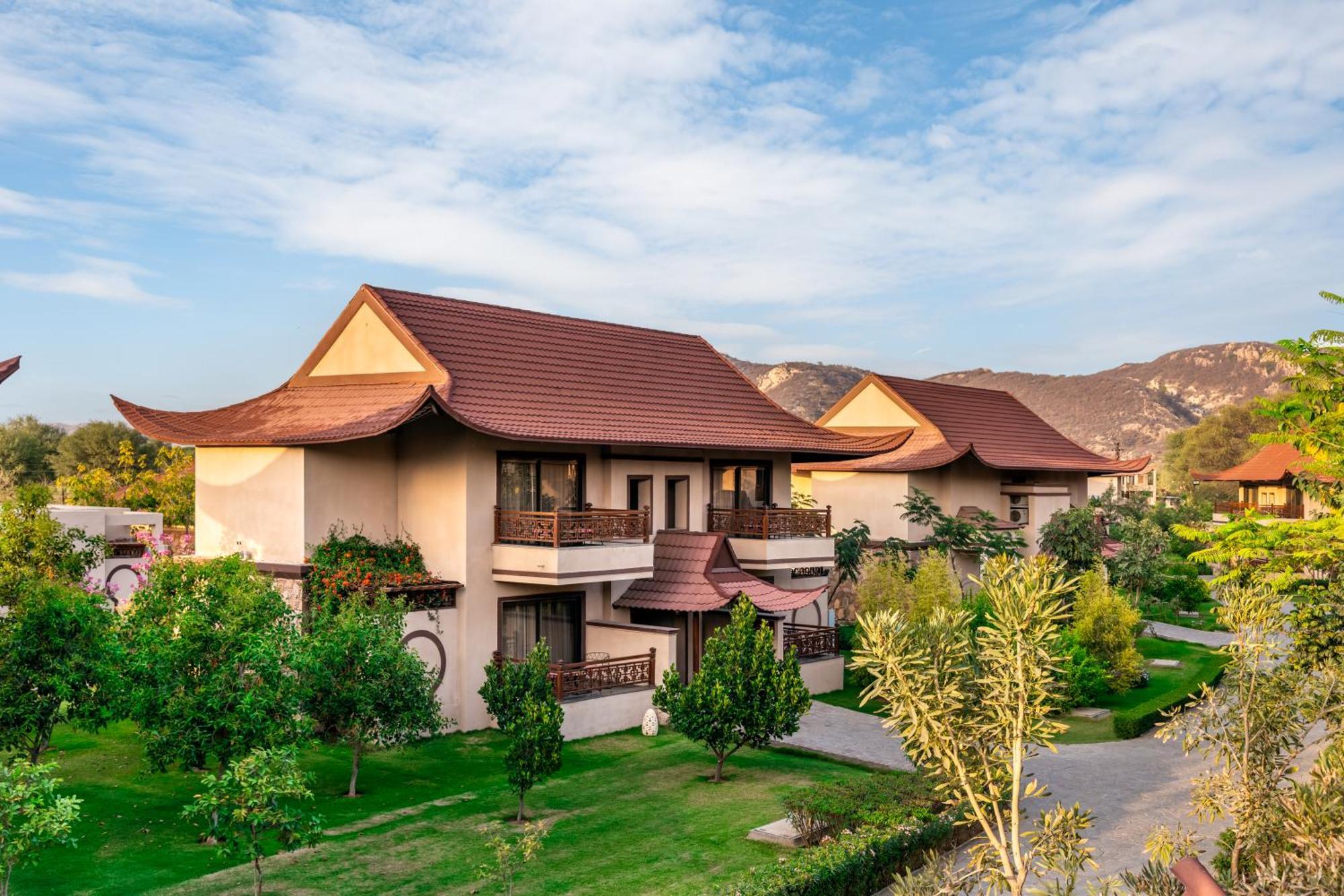 Resort Ananta & 5*