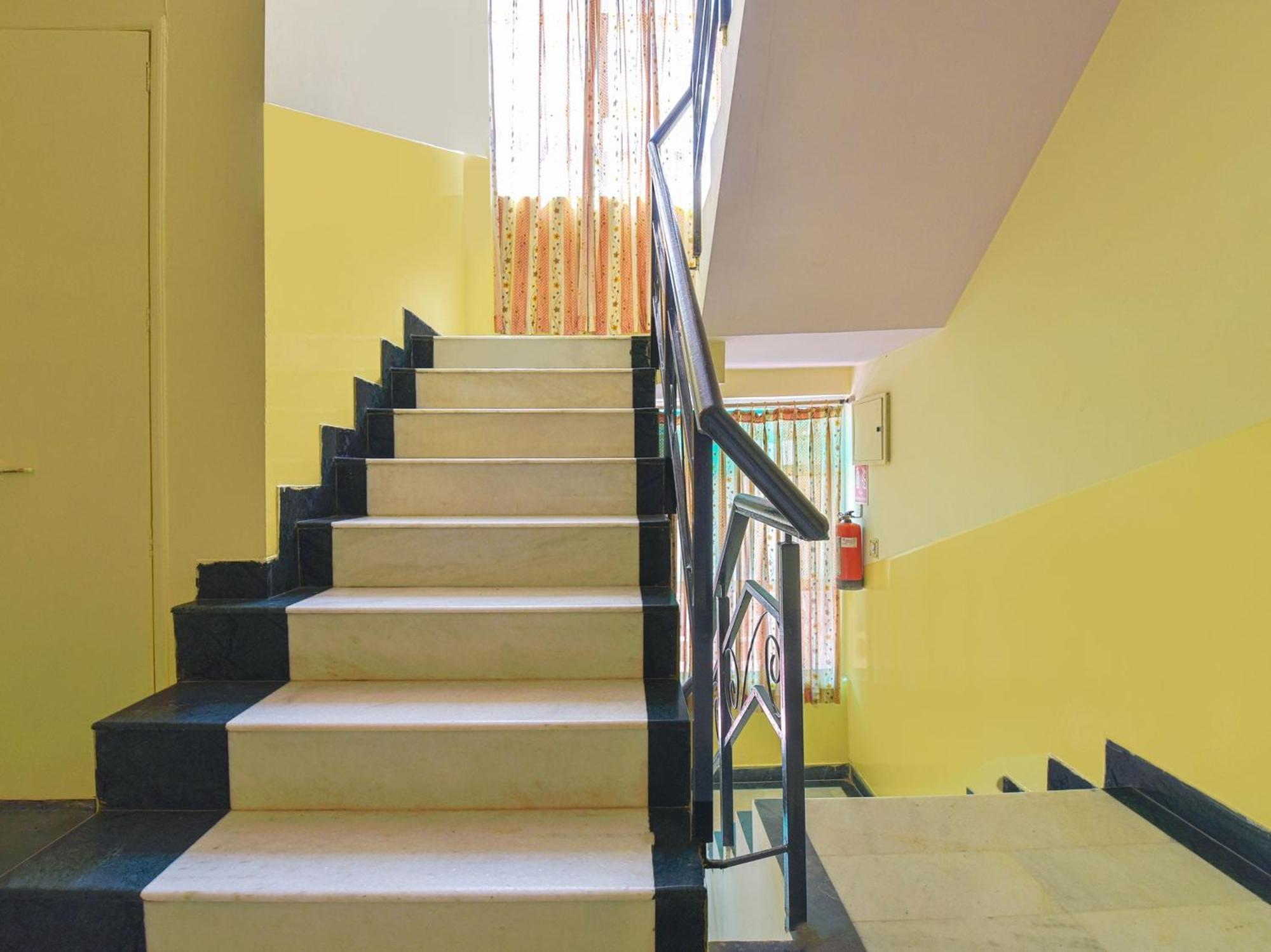 Hotel Collection O Anuja Palace
