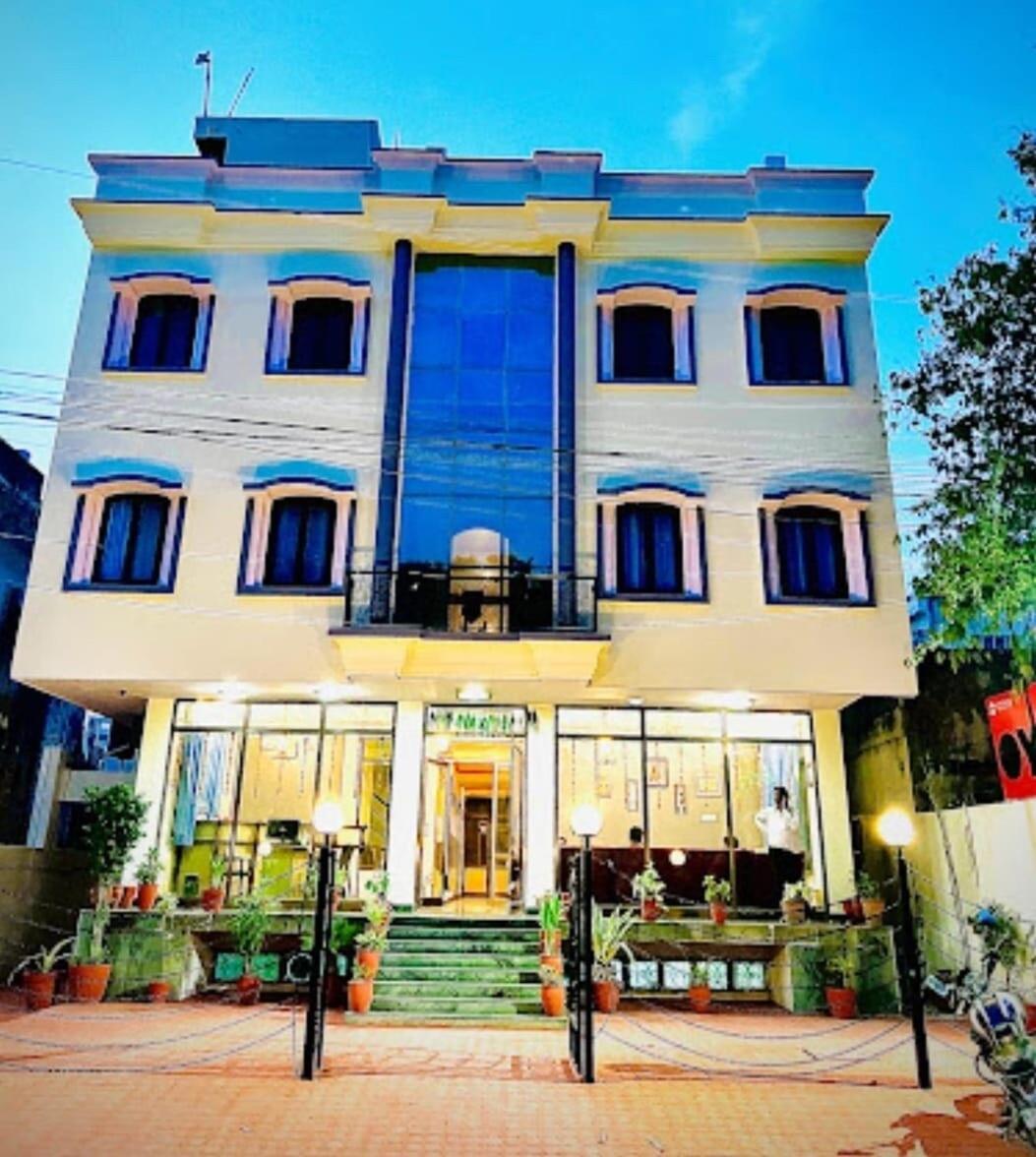 Collection O Anuja Palace Hotel 4*