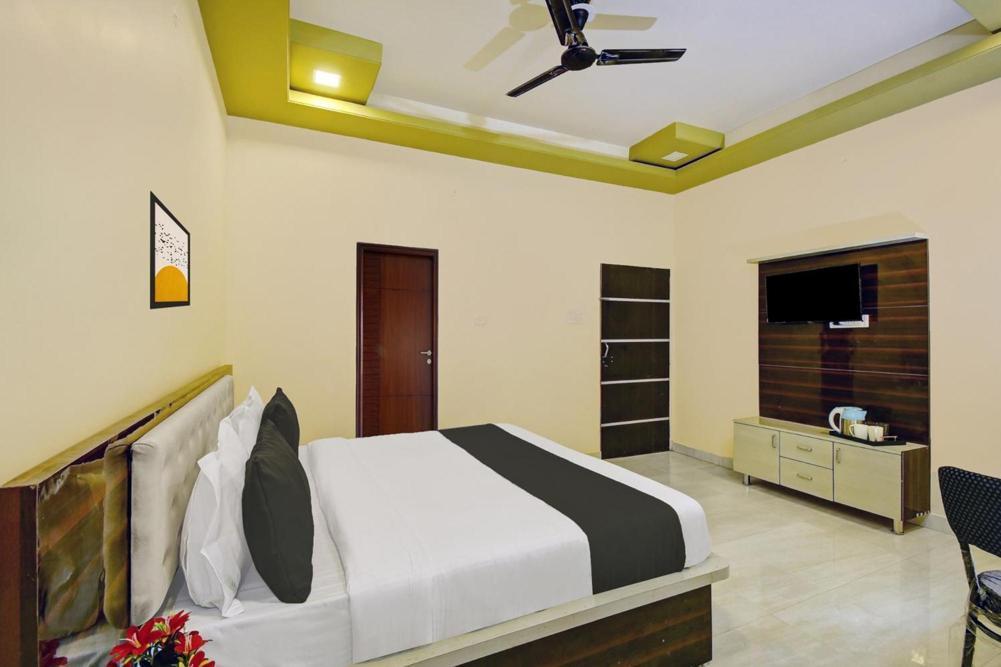 Hotel O Neelkanth 3*