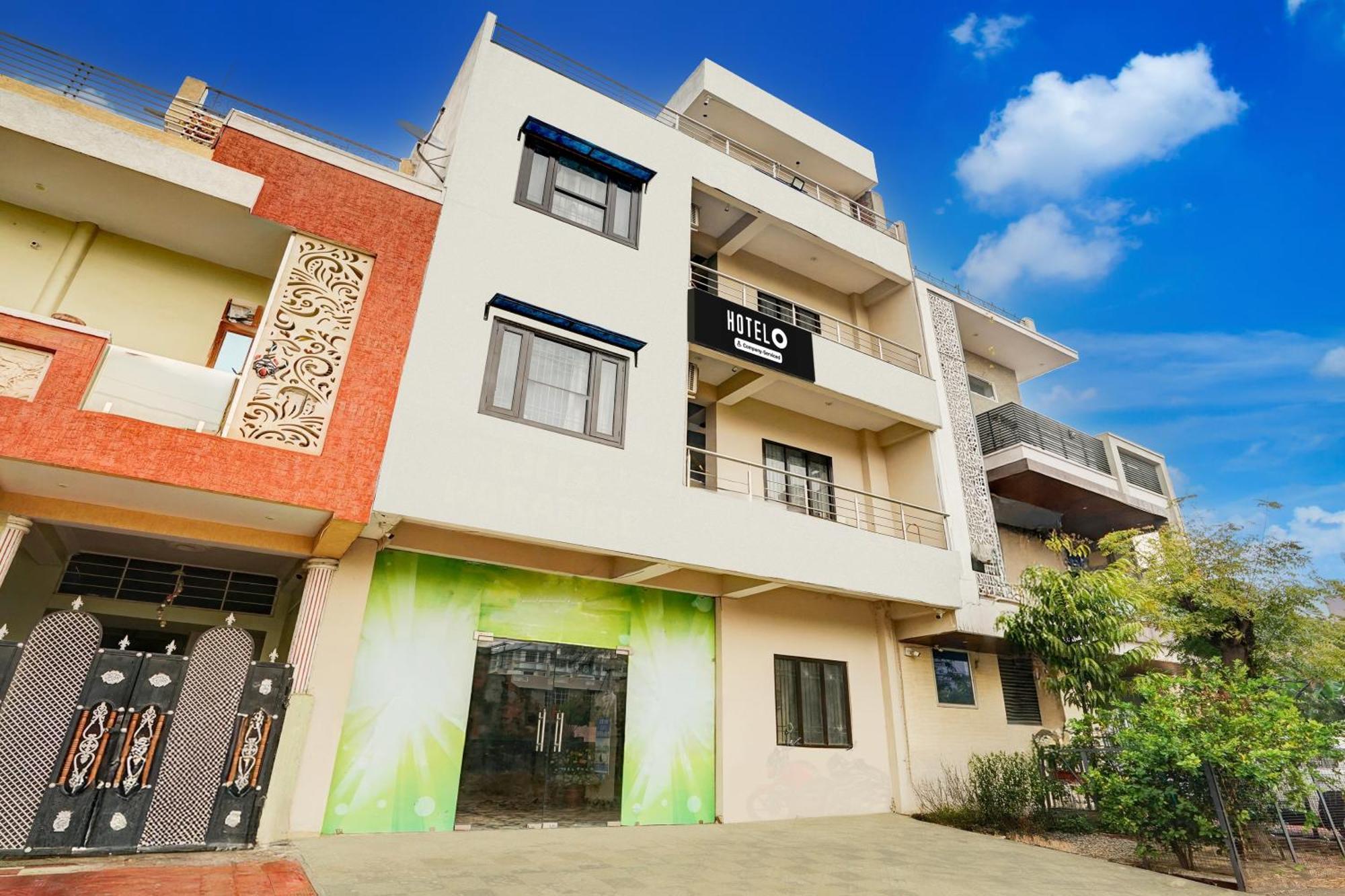 O Sector 17 Road Pratapnagar Hotel