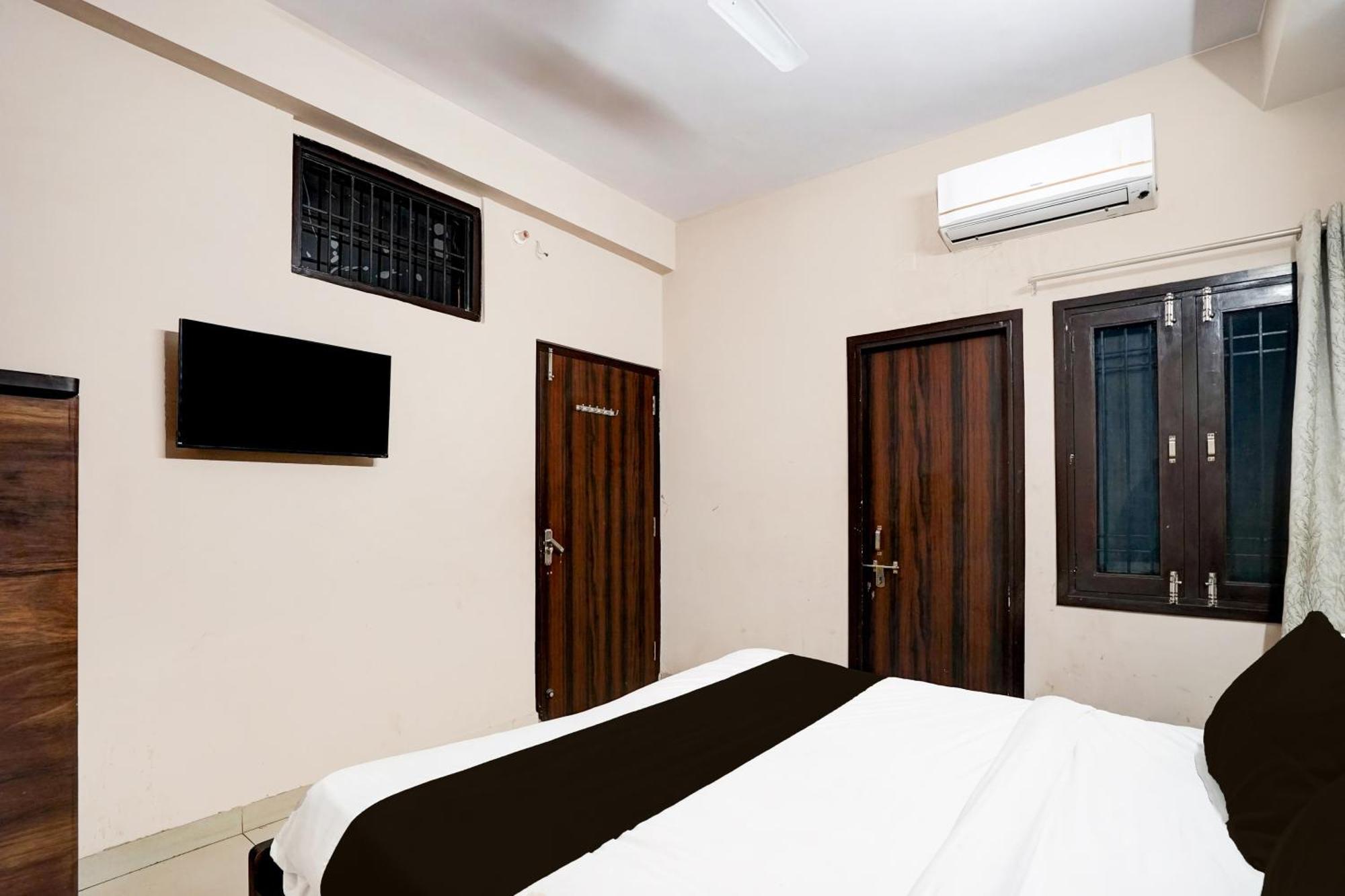 O Sector 17 Road Pratapnagar Hotel