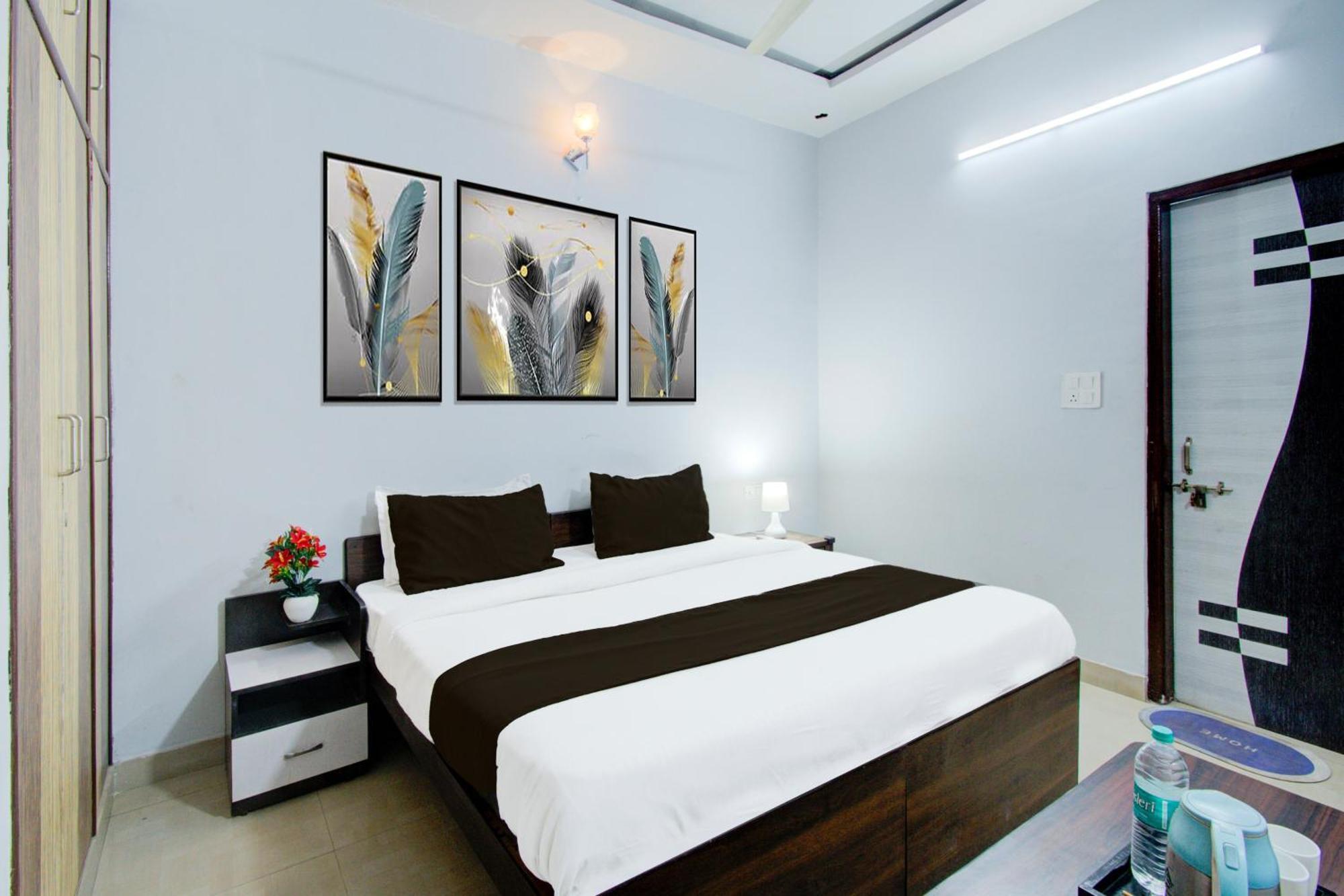 Hotel O Radhe 3*