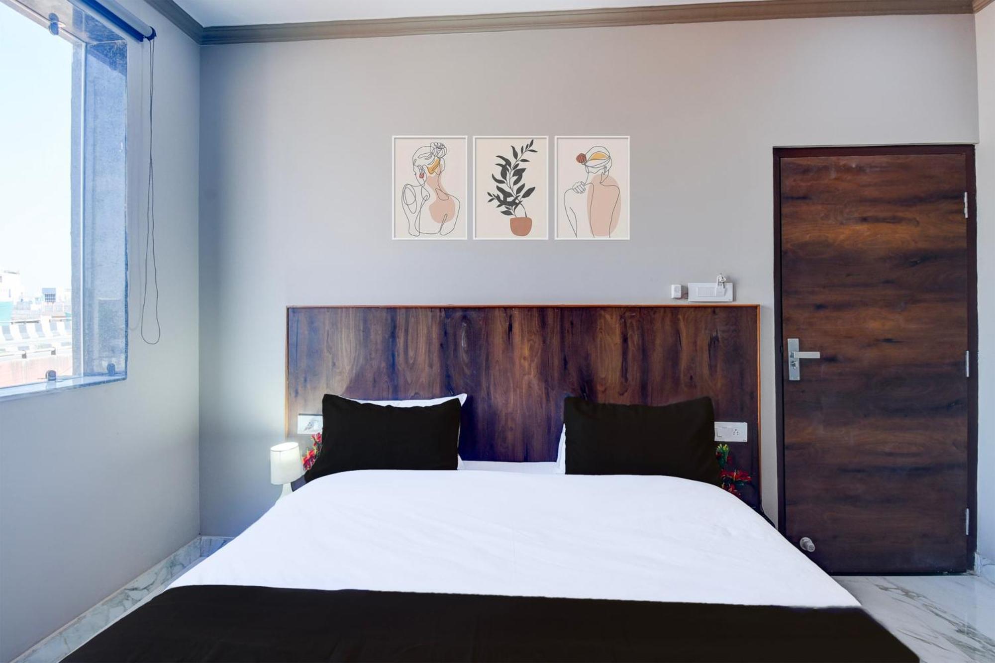 Hotel O Lavish Palace 3*