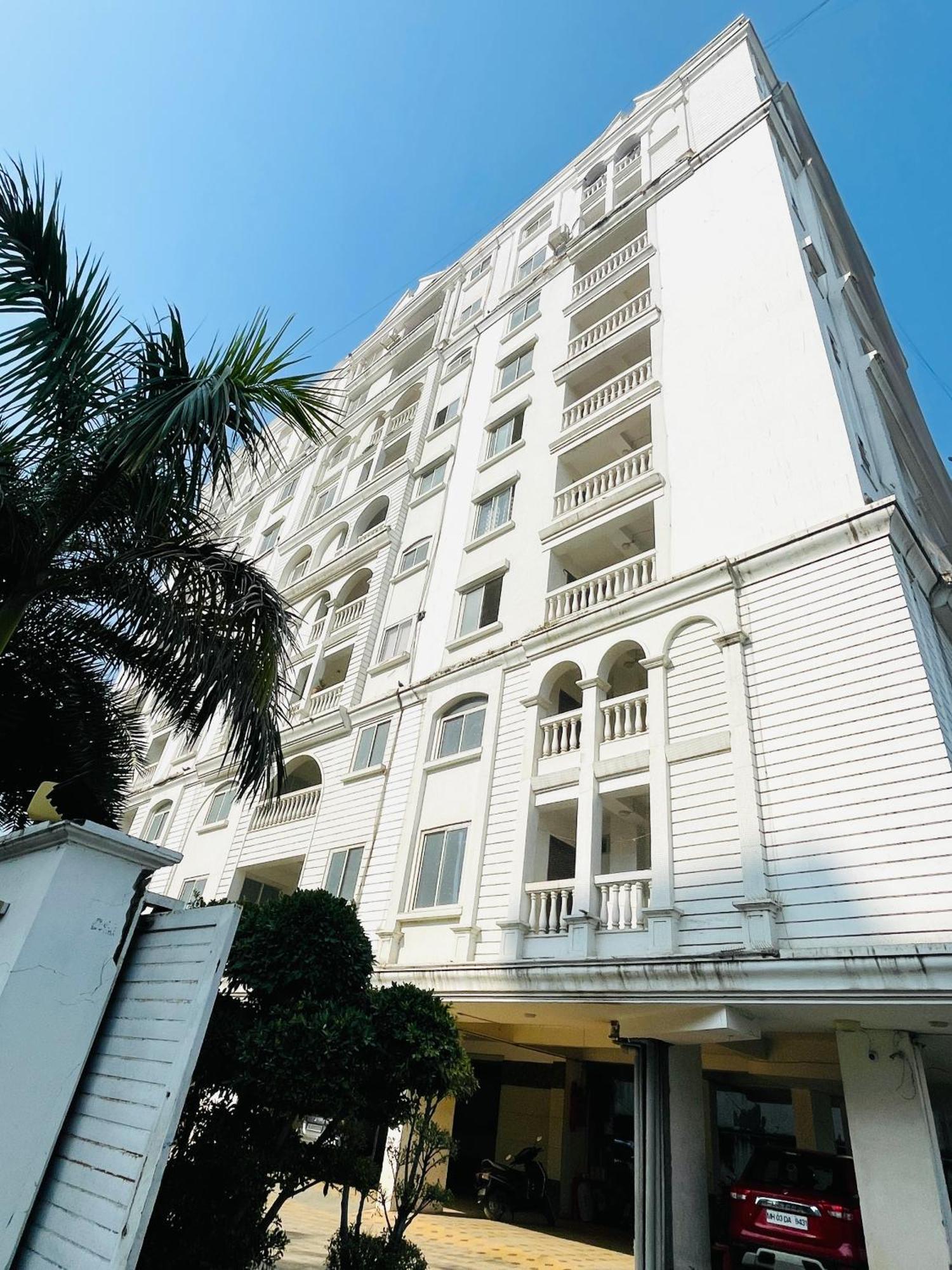 Skyhigh Luxuria Near Airport Spacious Citycenter Apartment