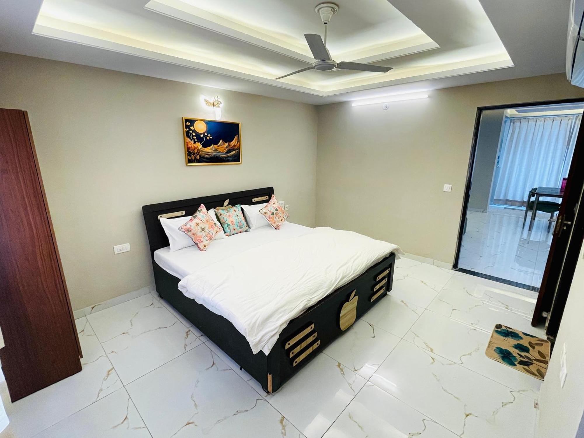 Apartment Skyhigh Luxuria Near Airport Spacious Citycenter *