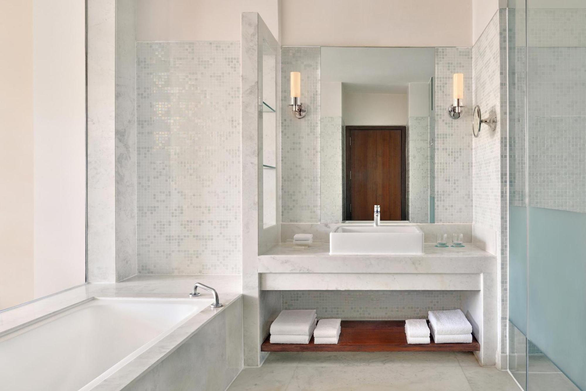 Le Meridien & 5*