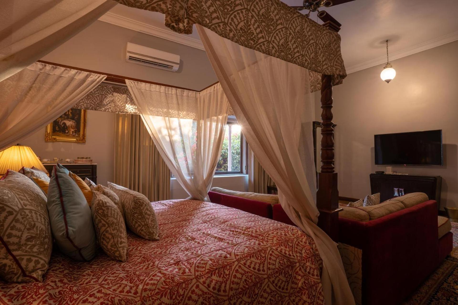 Hotel Srinivas The Royal Residence, 5*