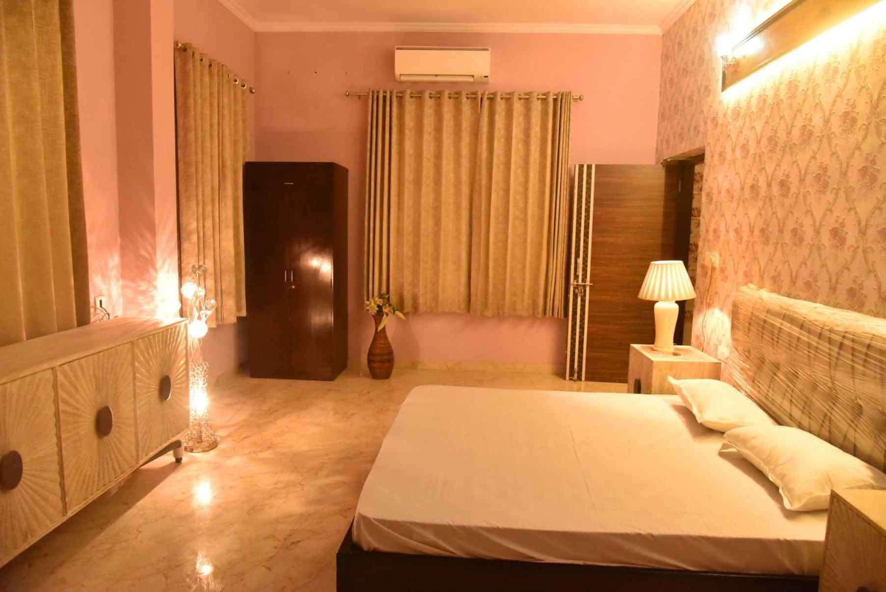 Ganeshanti Farm Bunglow Villa *