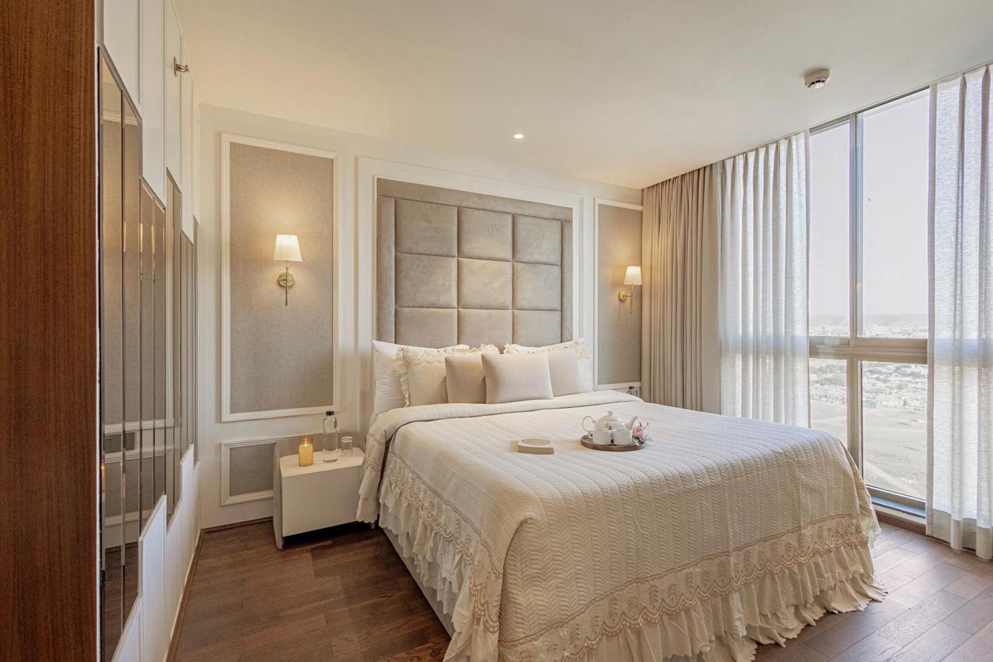 Alaya Manhattan 1804 - 3 Bhk Duplex With Stunning Views, Office & Stylish Bar Villa