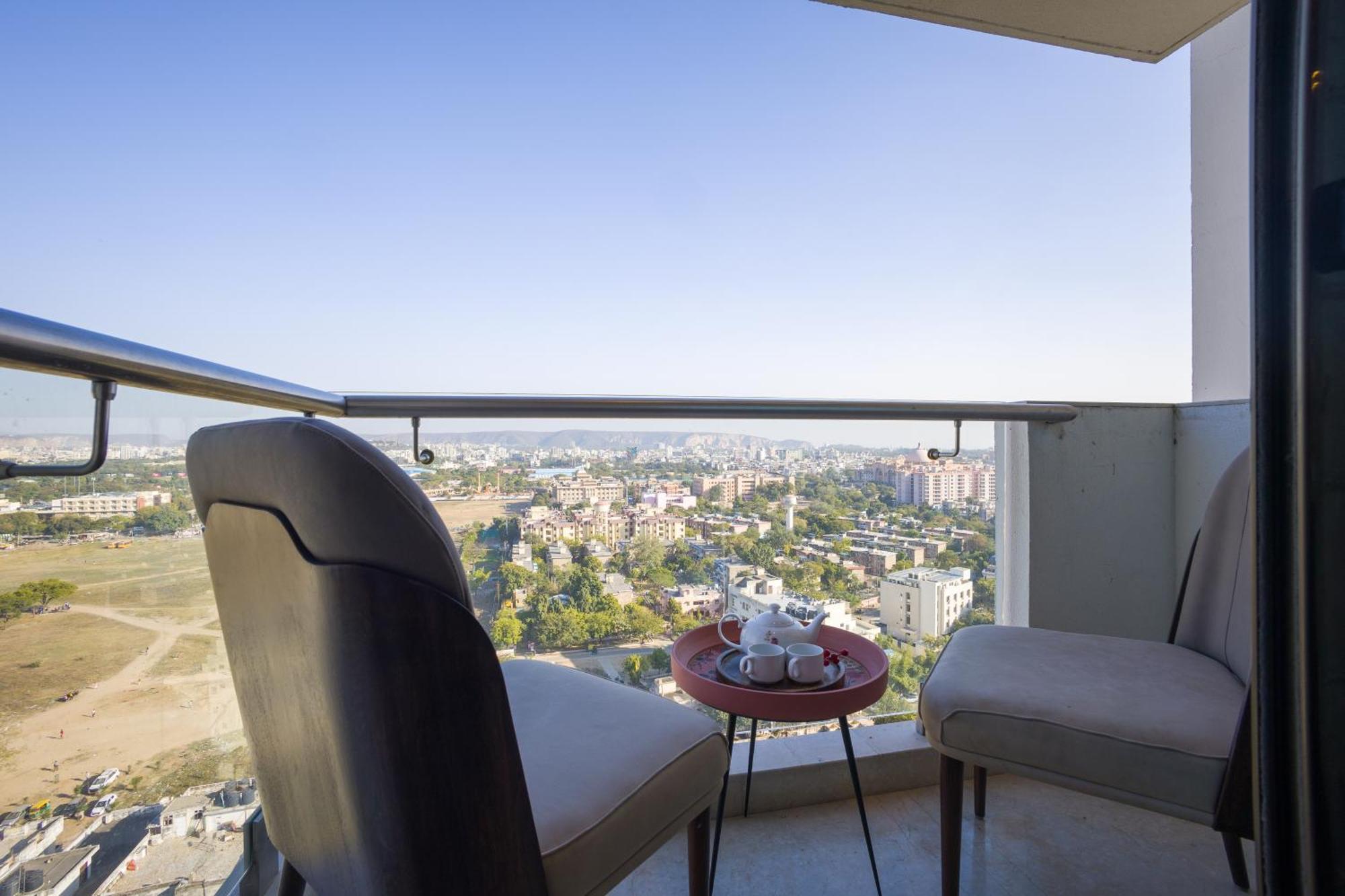 Villa Alaya Manhattan 1804 - 3 Bhk Duplex With Stunning Views, Office & Stylish Bar *