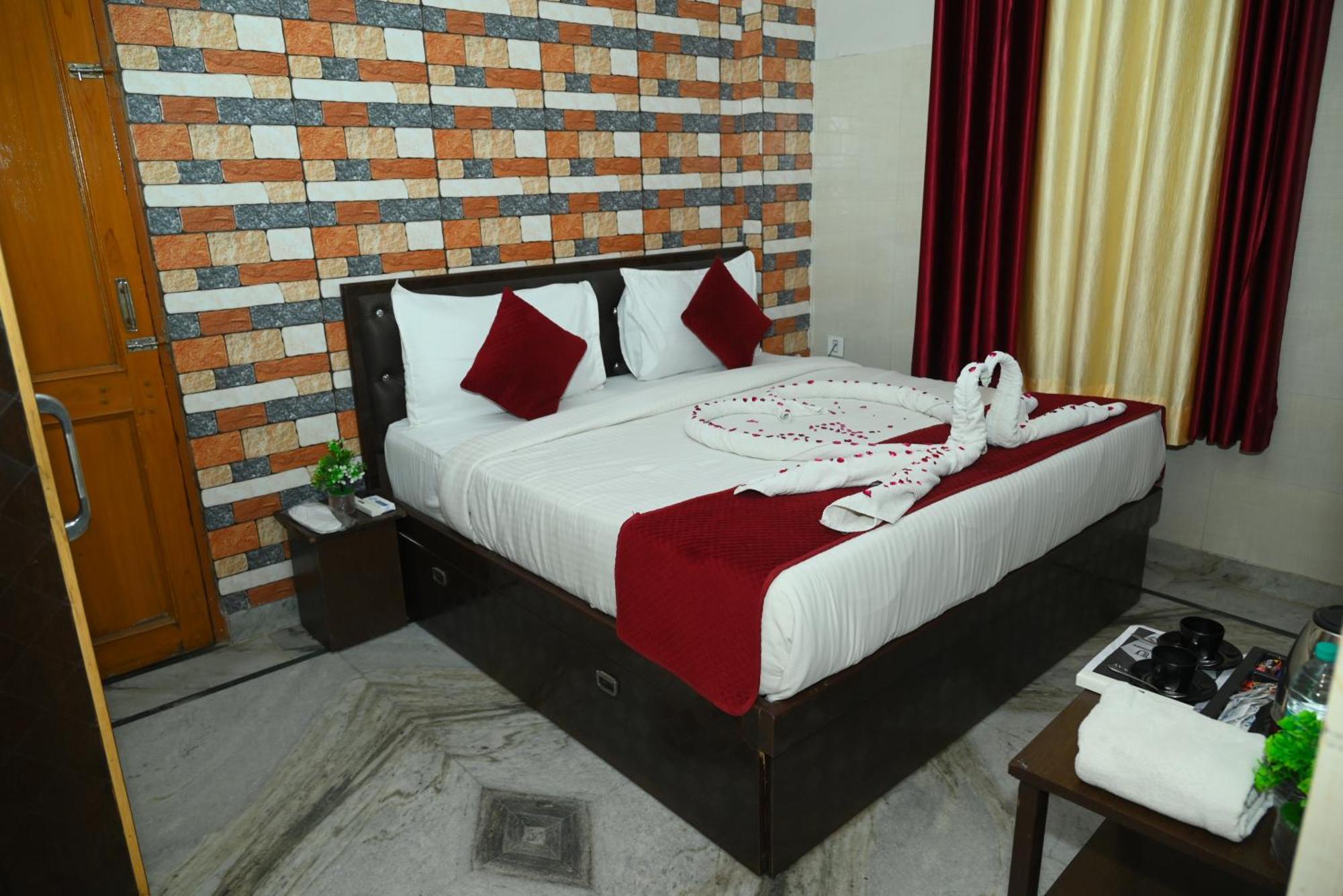 Ravi Br Group Guest house