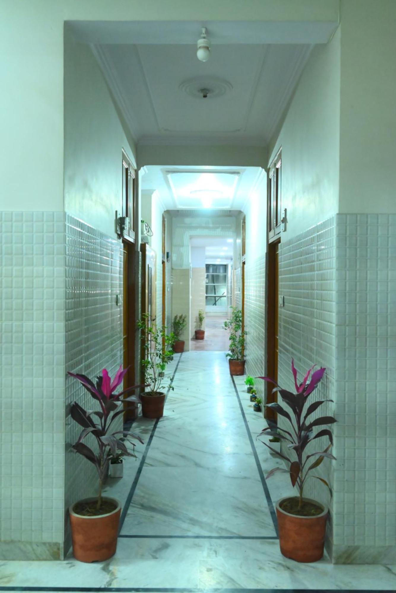 Ravi Br Group Guest house *