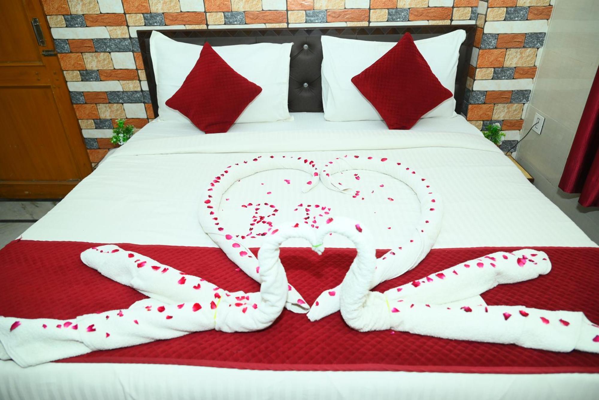 Ravi Br Group Guest house *