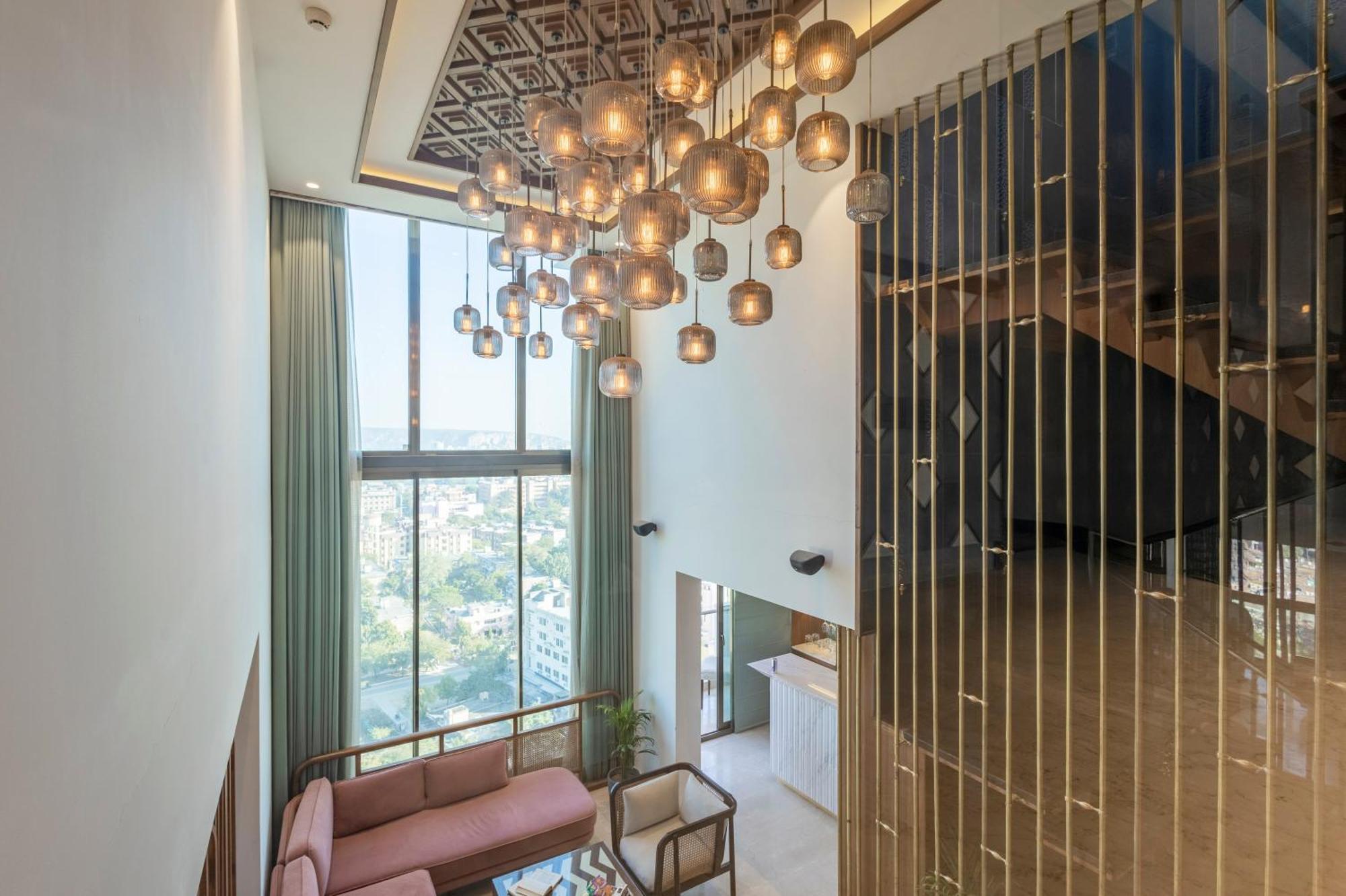 Alaya Manhattan 1804 - 3 Bhk Duplex With Stunning Views, Office & Stylish Bar Villa *