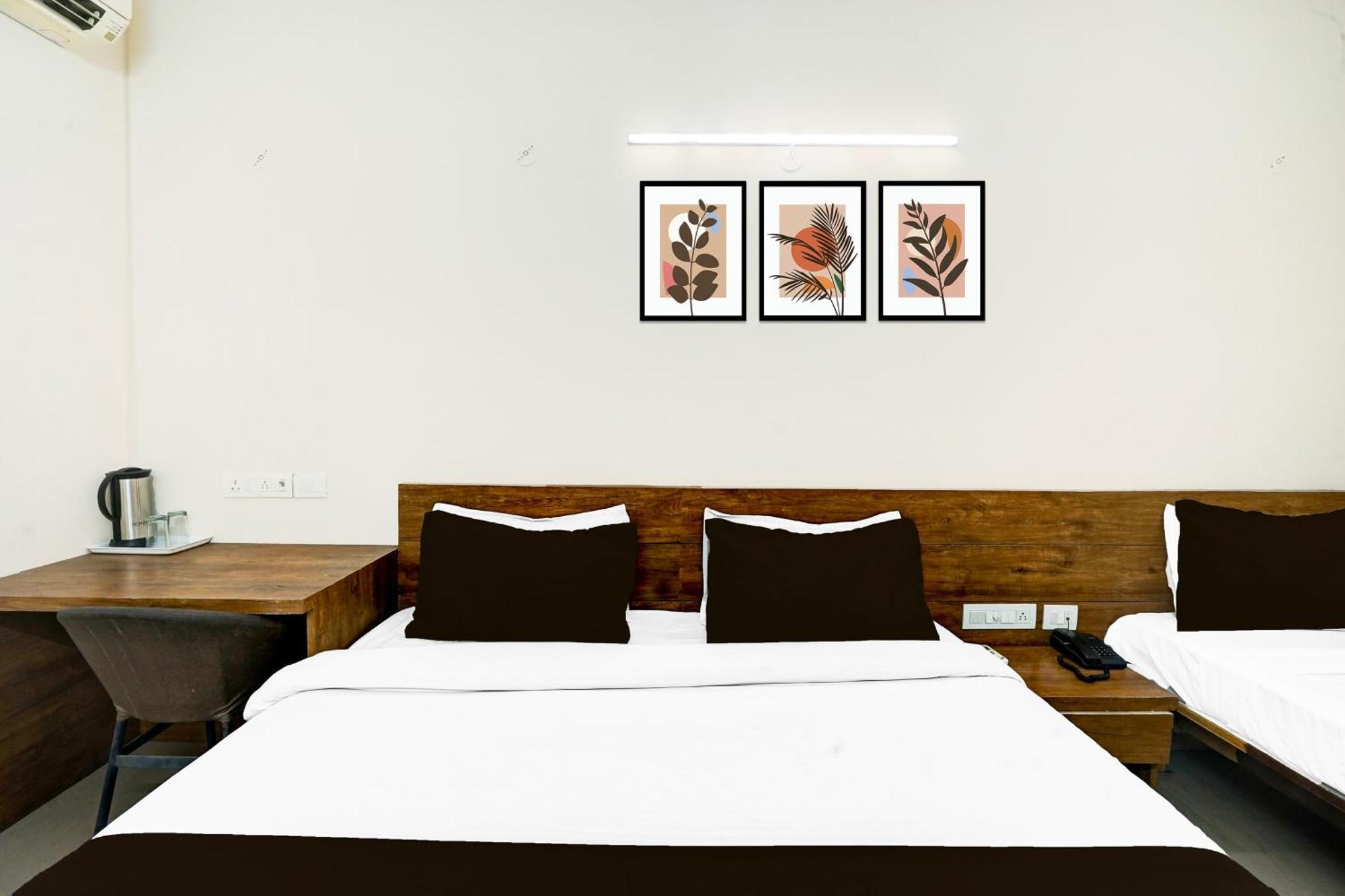 Hotel Super O Meera Marg Near Bani Park Formerly Cozy Vibes