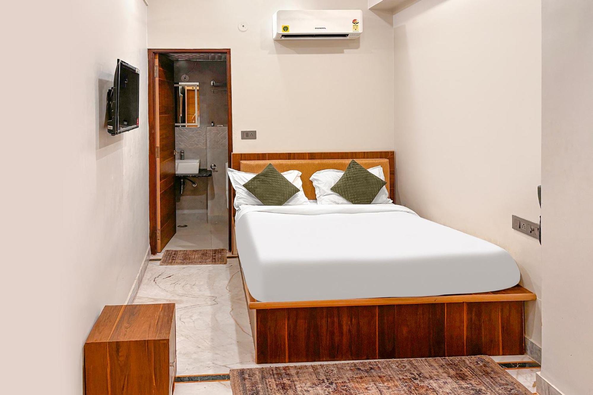 Fabhotel Pearl Square Hotel