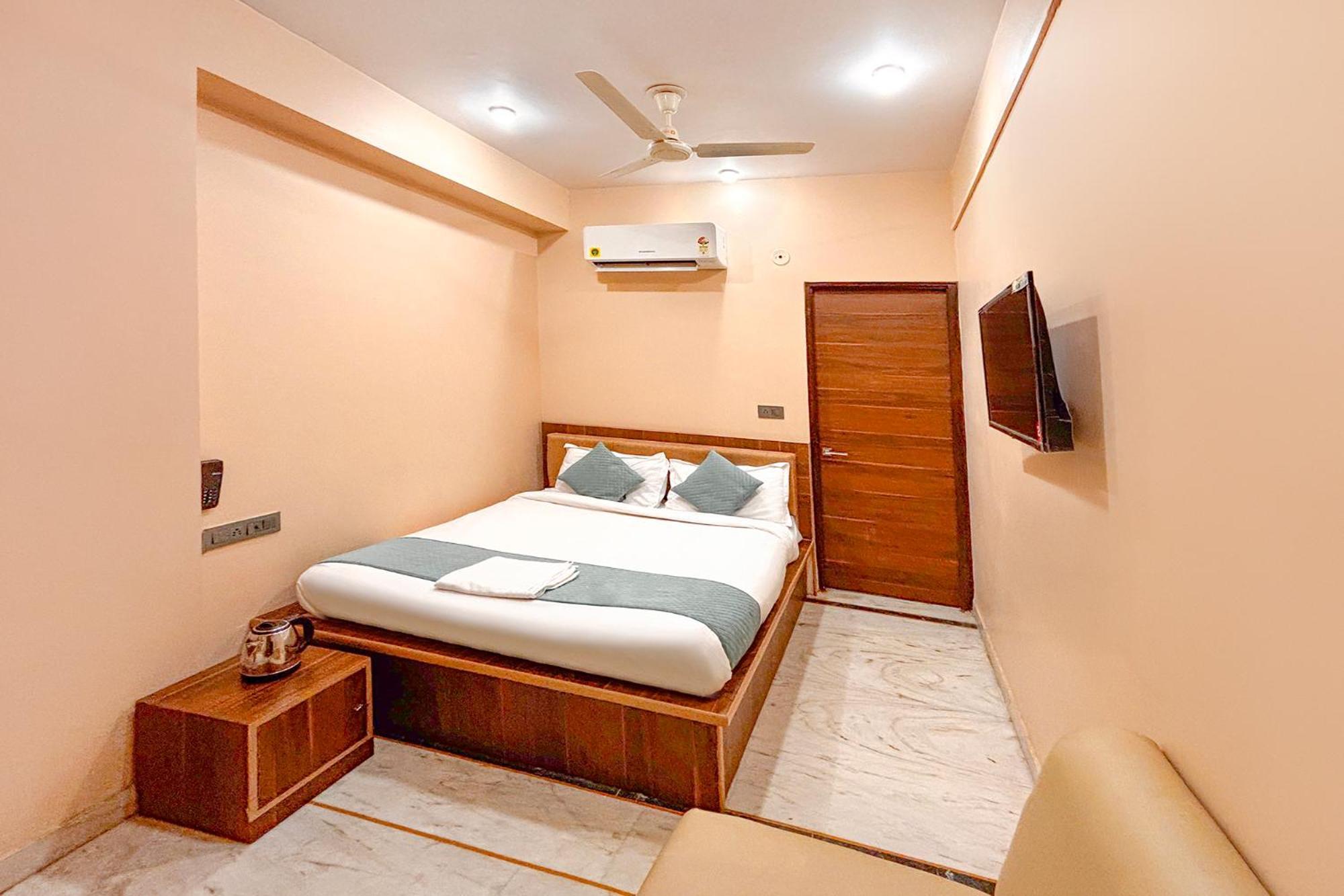 Fabhotel Pearl Square 3*