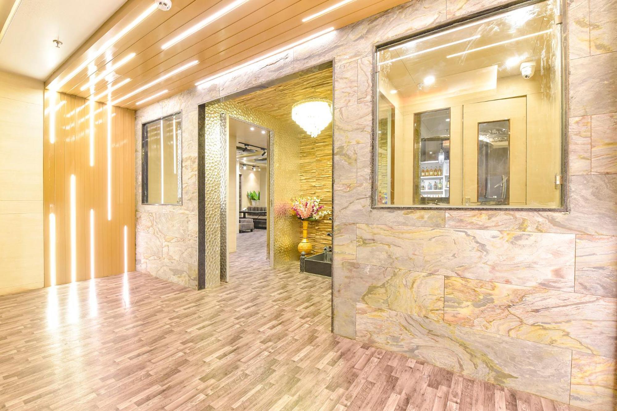 Fabhotel Pearl Square