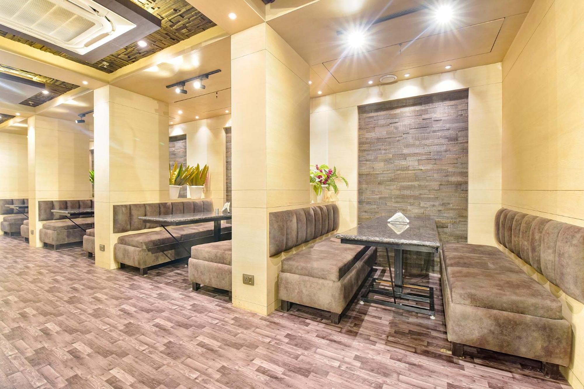 Hotel Fabhotel Pearl Square