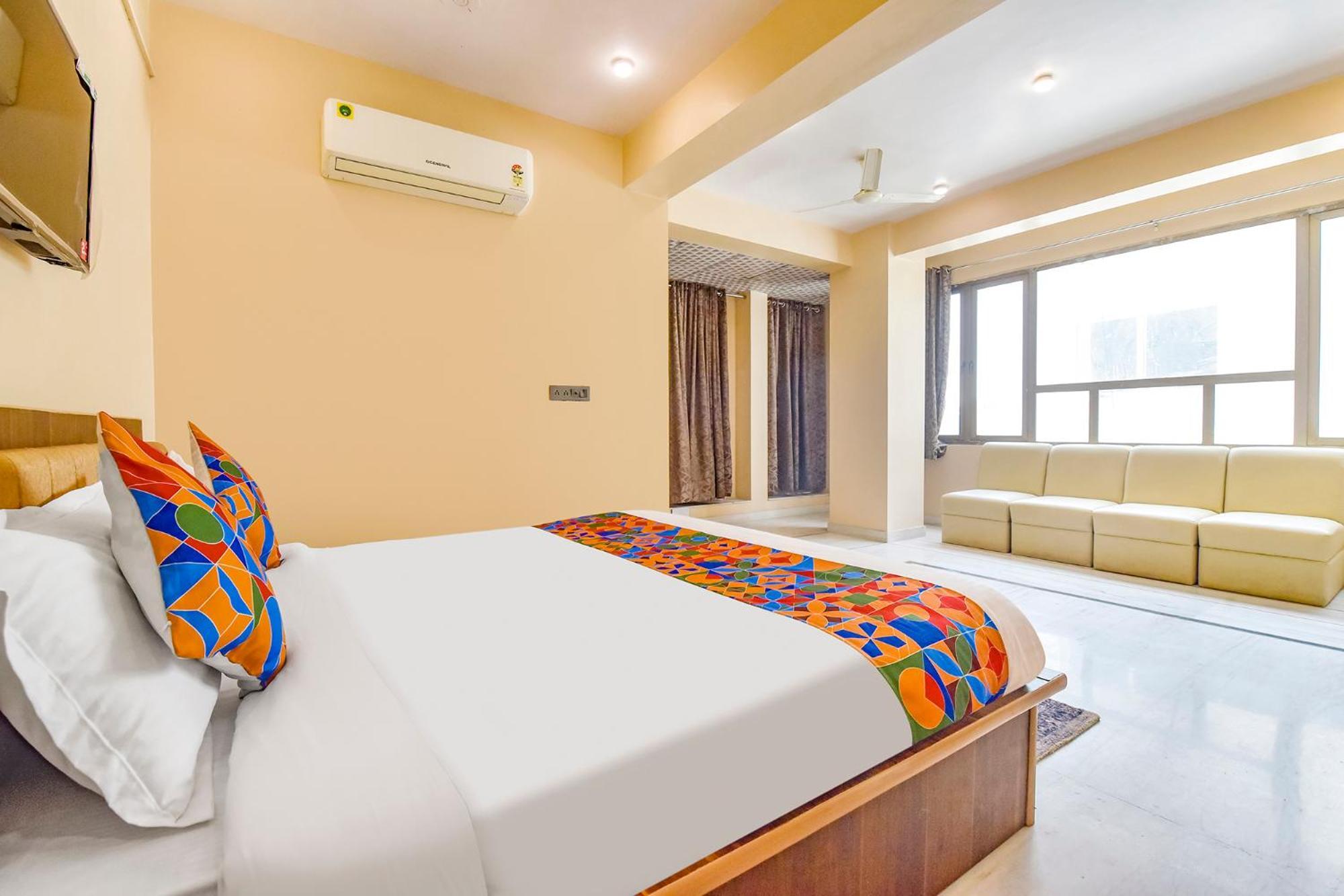Fabhotel Pearl Square