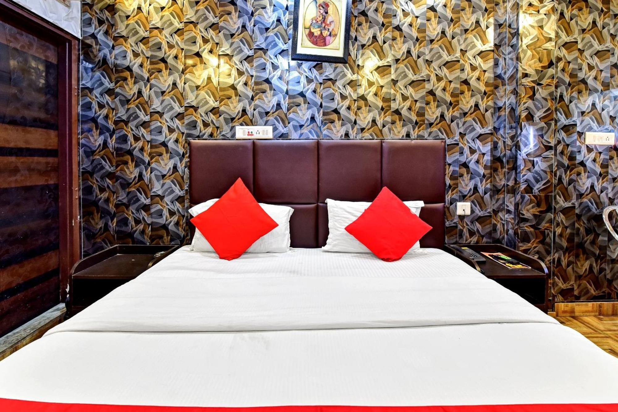 O Deepak Residency Hotel *