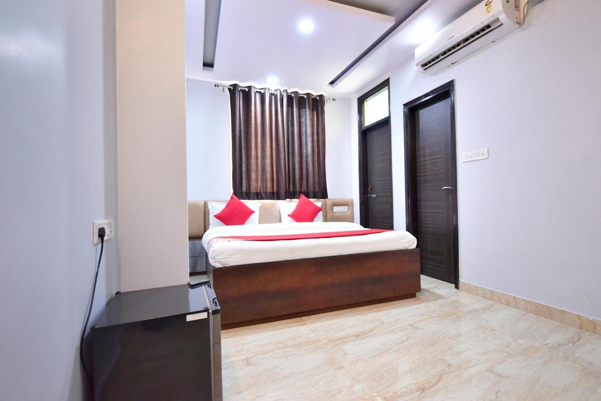 Oyo 12421 G.t View Hotel 4*