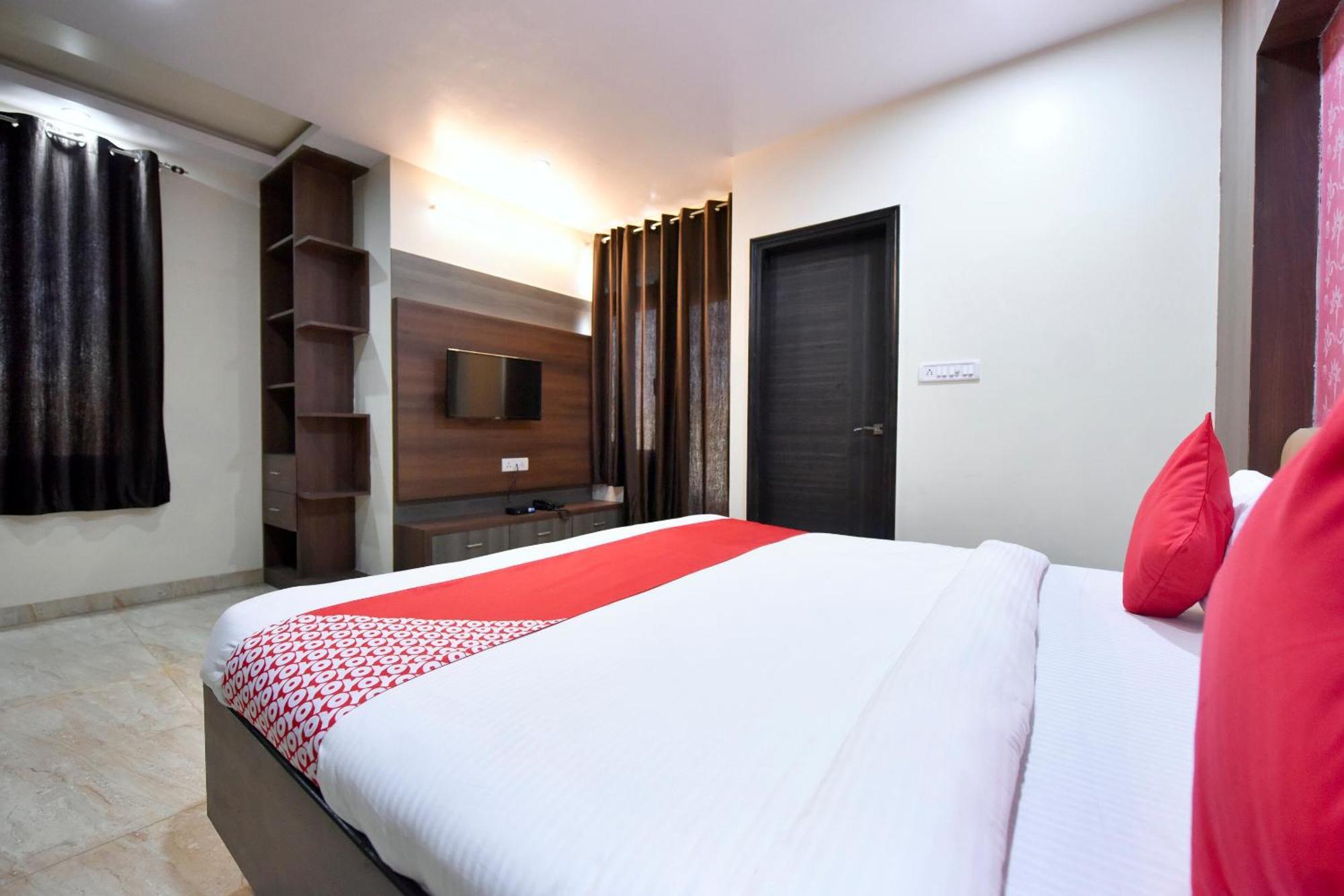 Hotel Oyo 12421 G.t View 4*