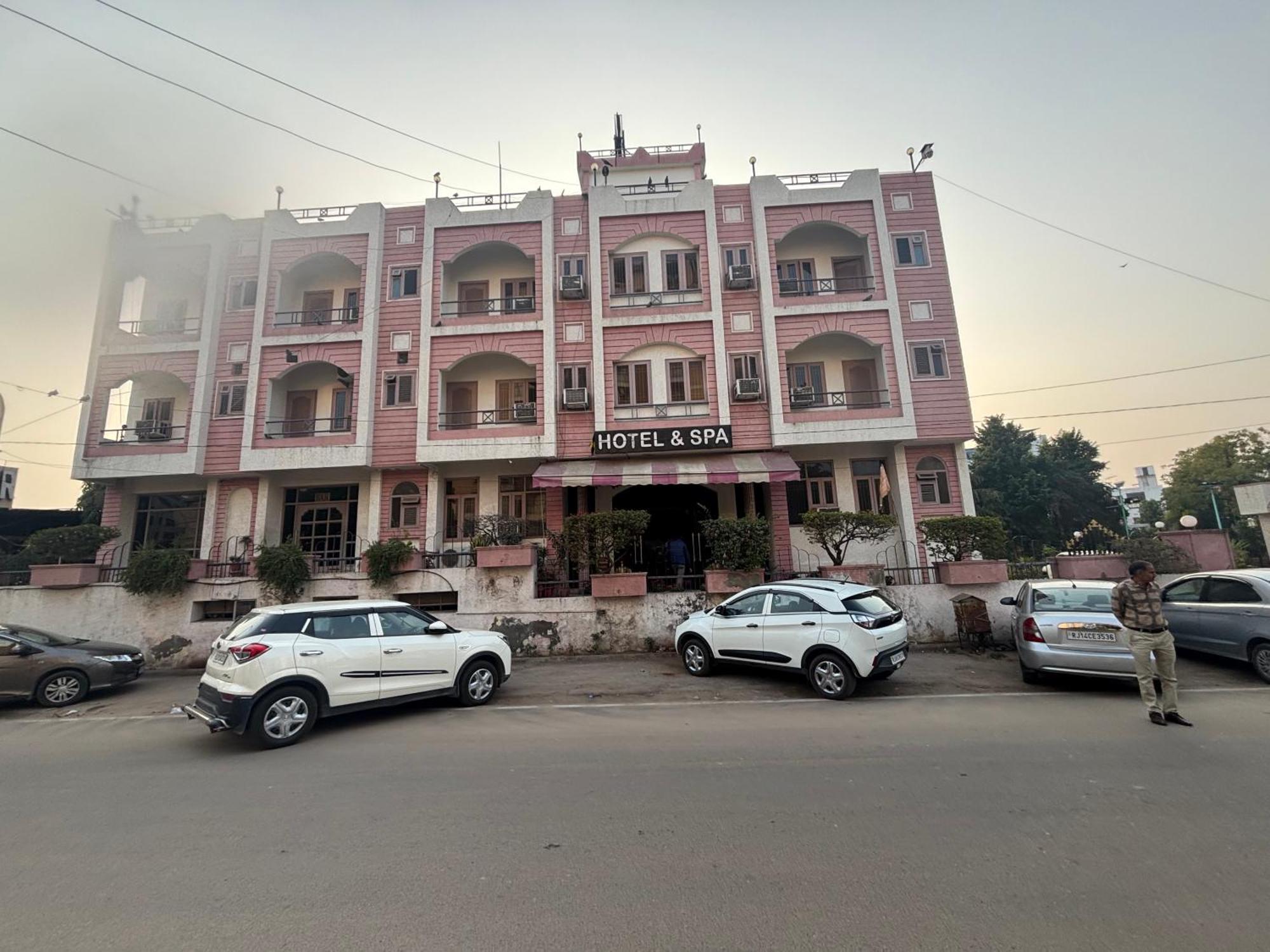 Hotel Raj Laxmi Palace
