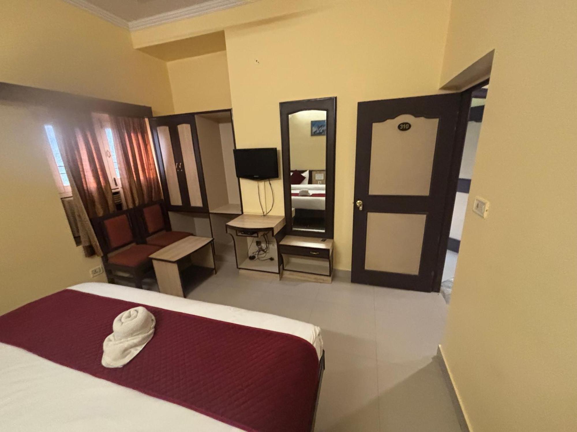 Raj Laxmi Palace 3*