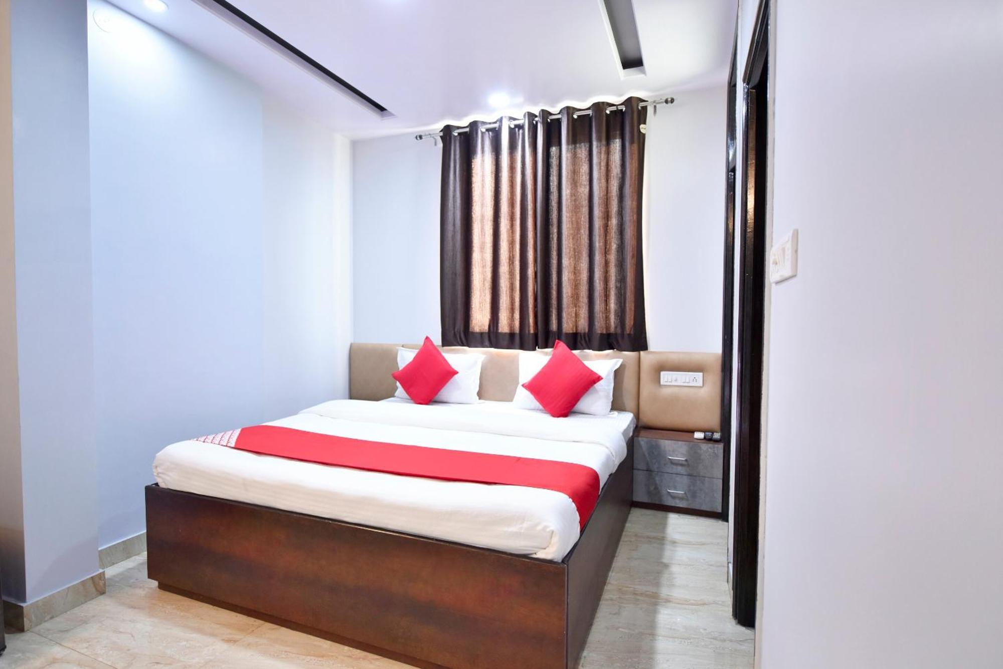 Oyo 12421 G.t View Hotel 4*