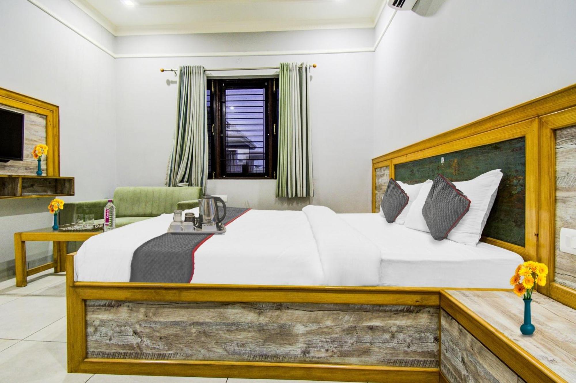 Hotel O La Costa Hotel Jaipur