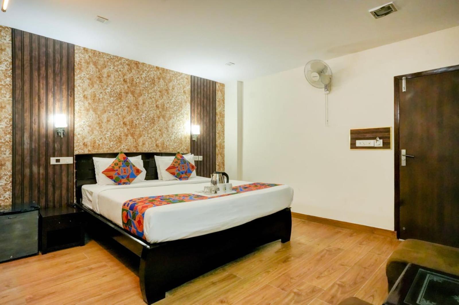 Sahibs The Corporate 3*