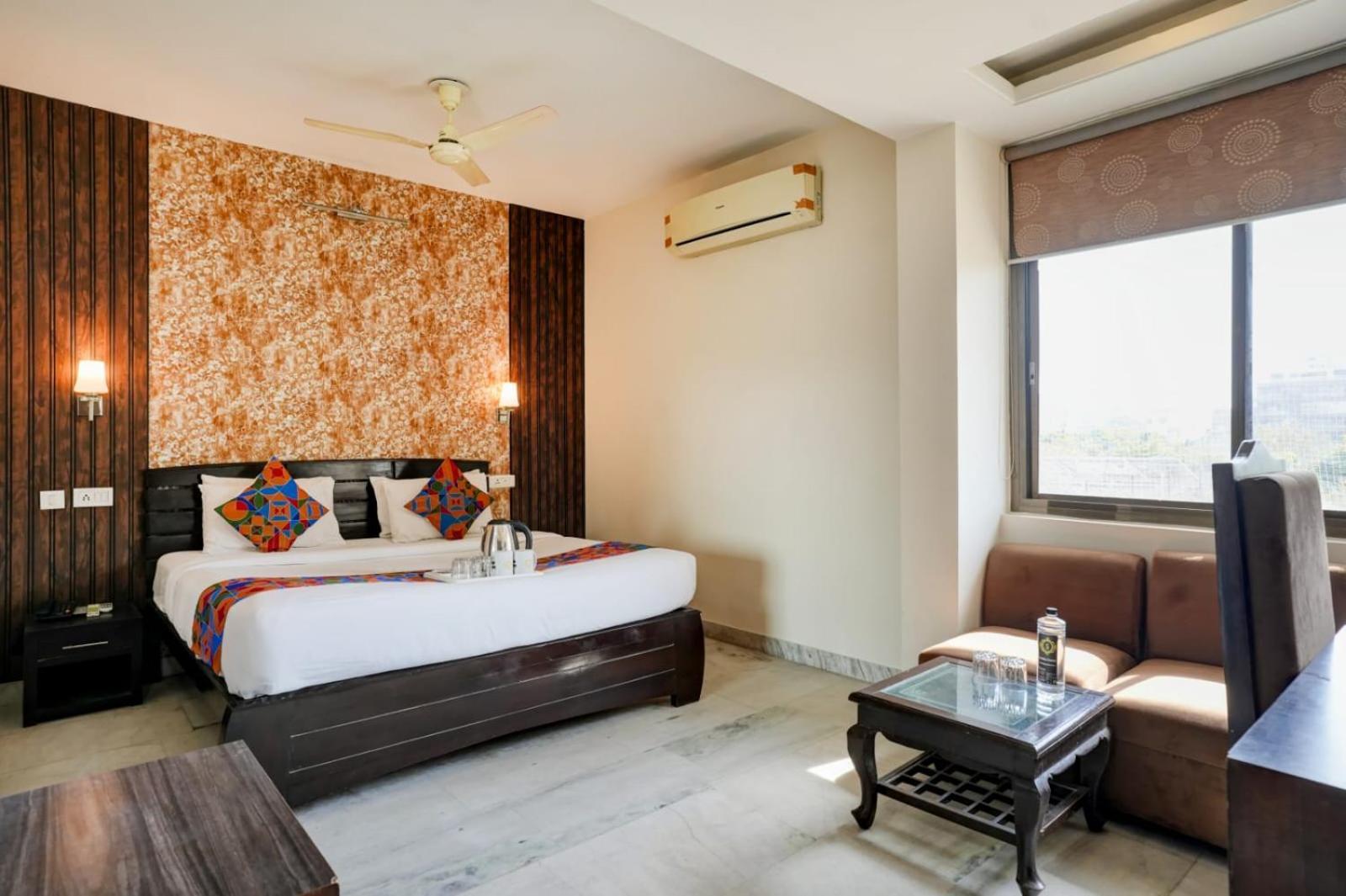 Sahibs The Corporate Hotel 3*