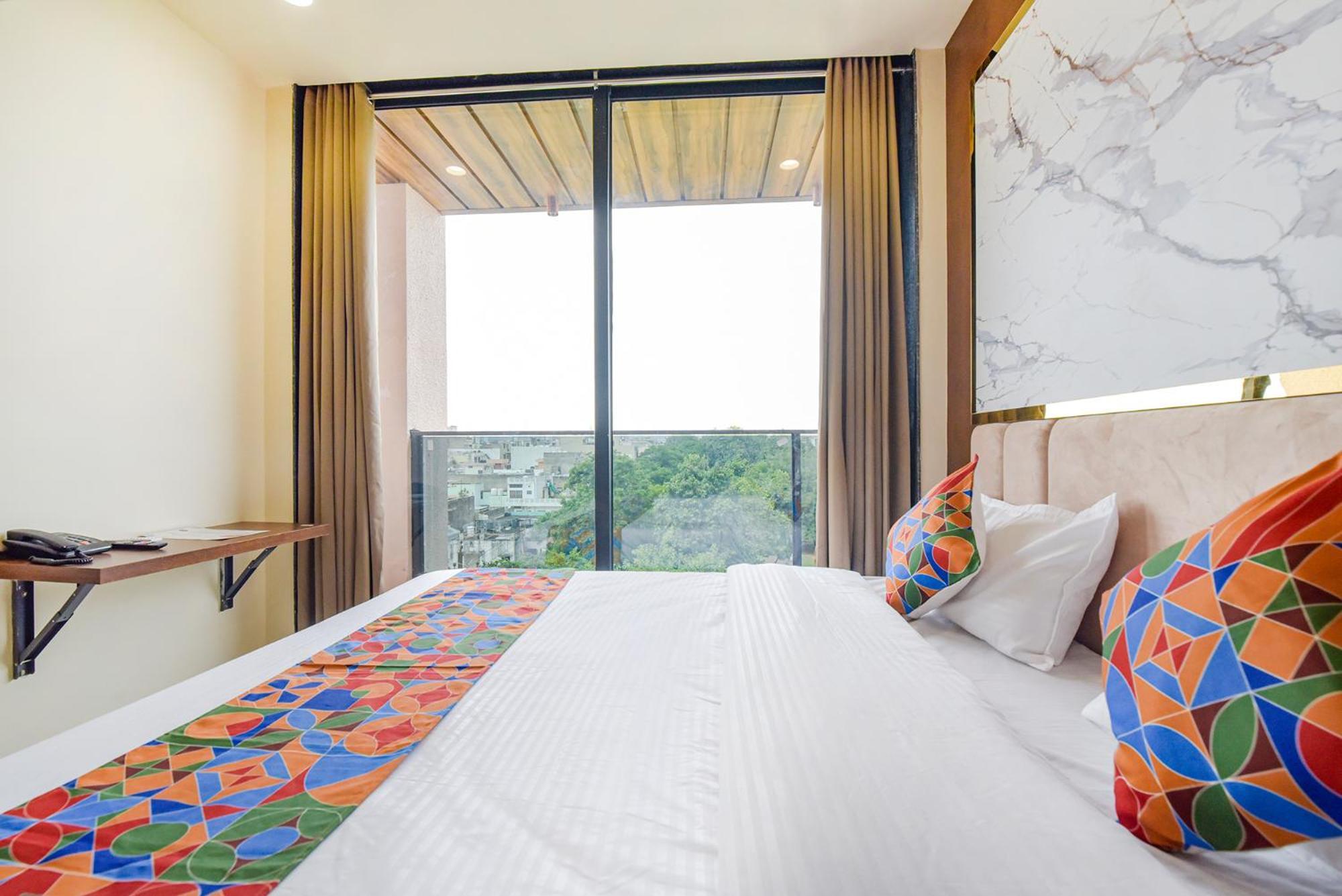 Fabhotel Blooming Beds Pearl Hotel 3*