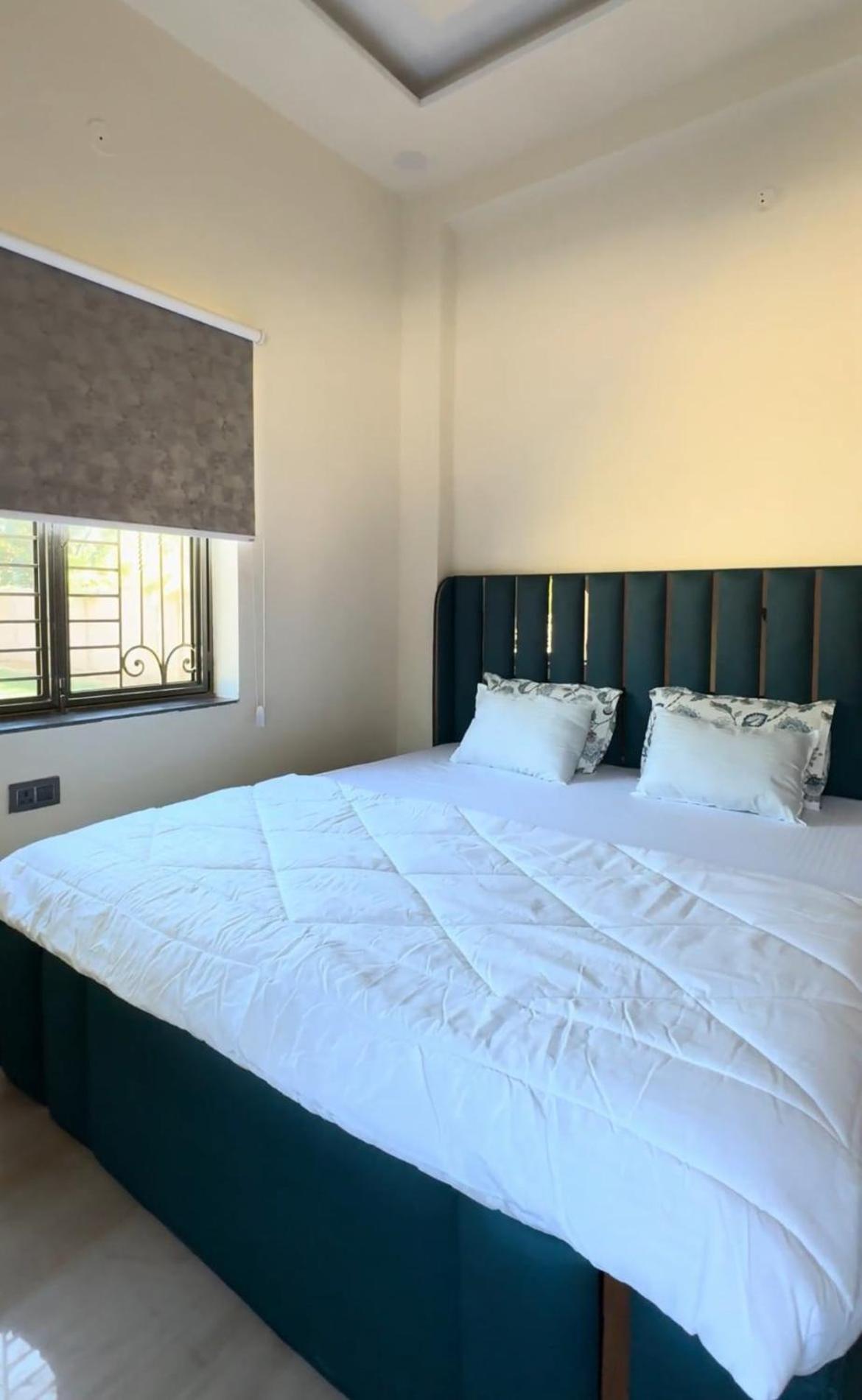 Luxury Farmhouse Getaway 2Bhk Fully Furnished By Nirvana Luxe Villa *