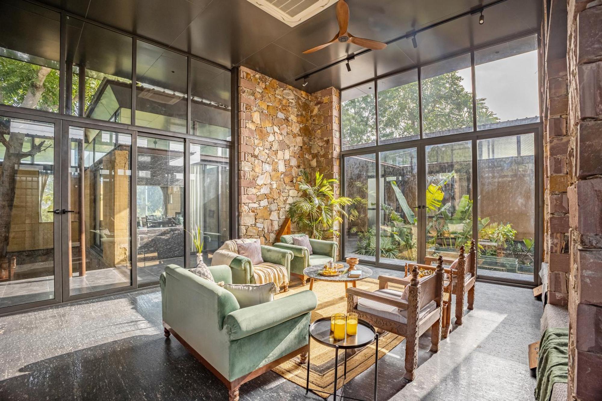 Elivaas Hari Bagh 4 Bhk With Gaming Zone & Art Nook Villa *