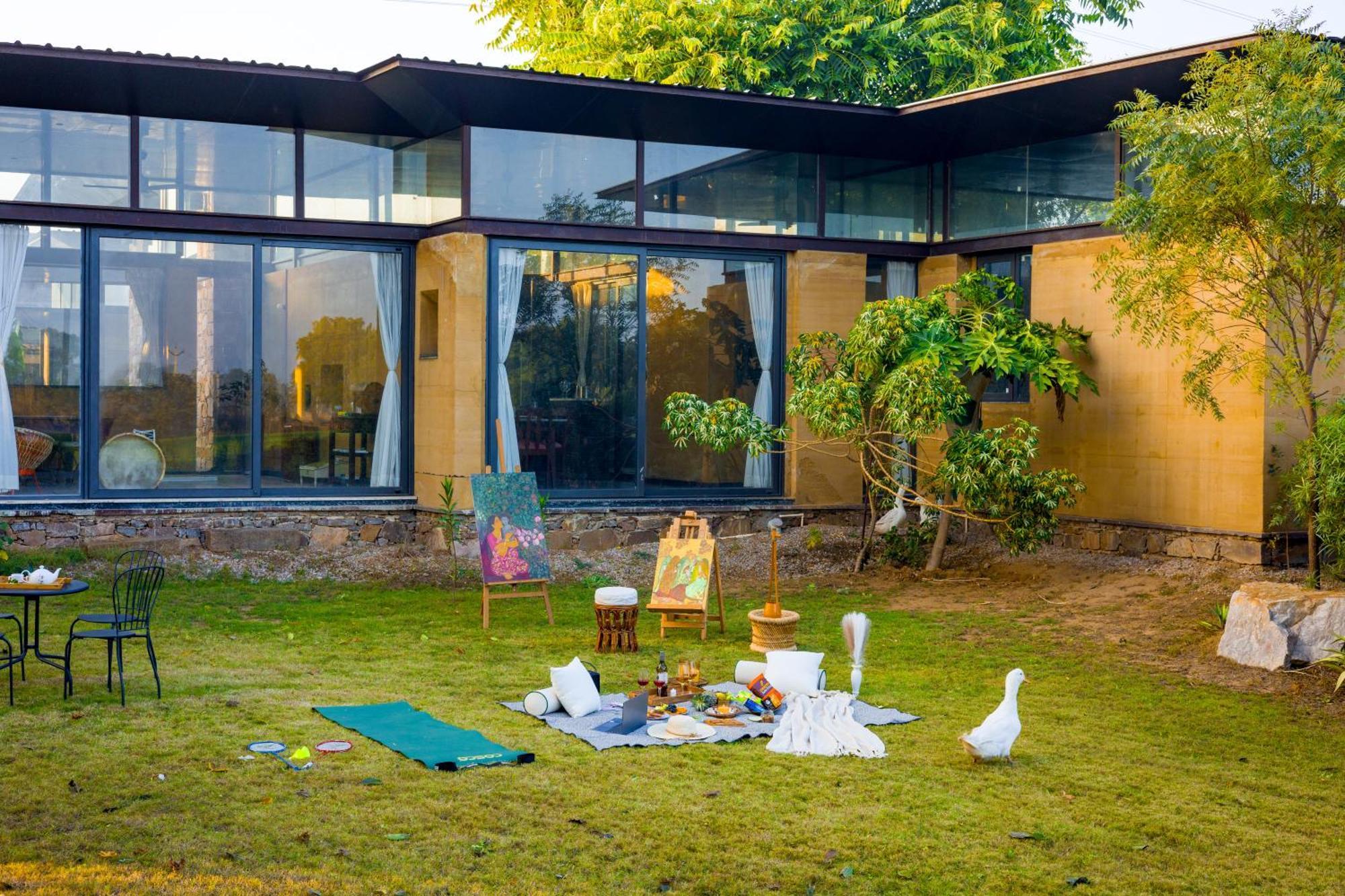 Elivaas Hari Bagh 4 Bhk With Gaming Zone & Art Nook Villa