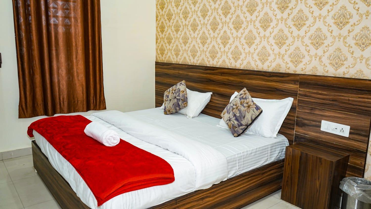 Hotel Kalyan & Banquets