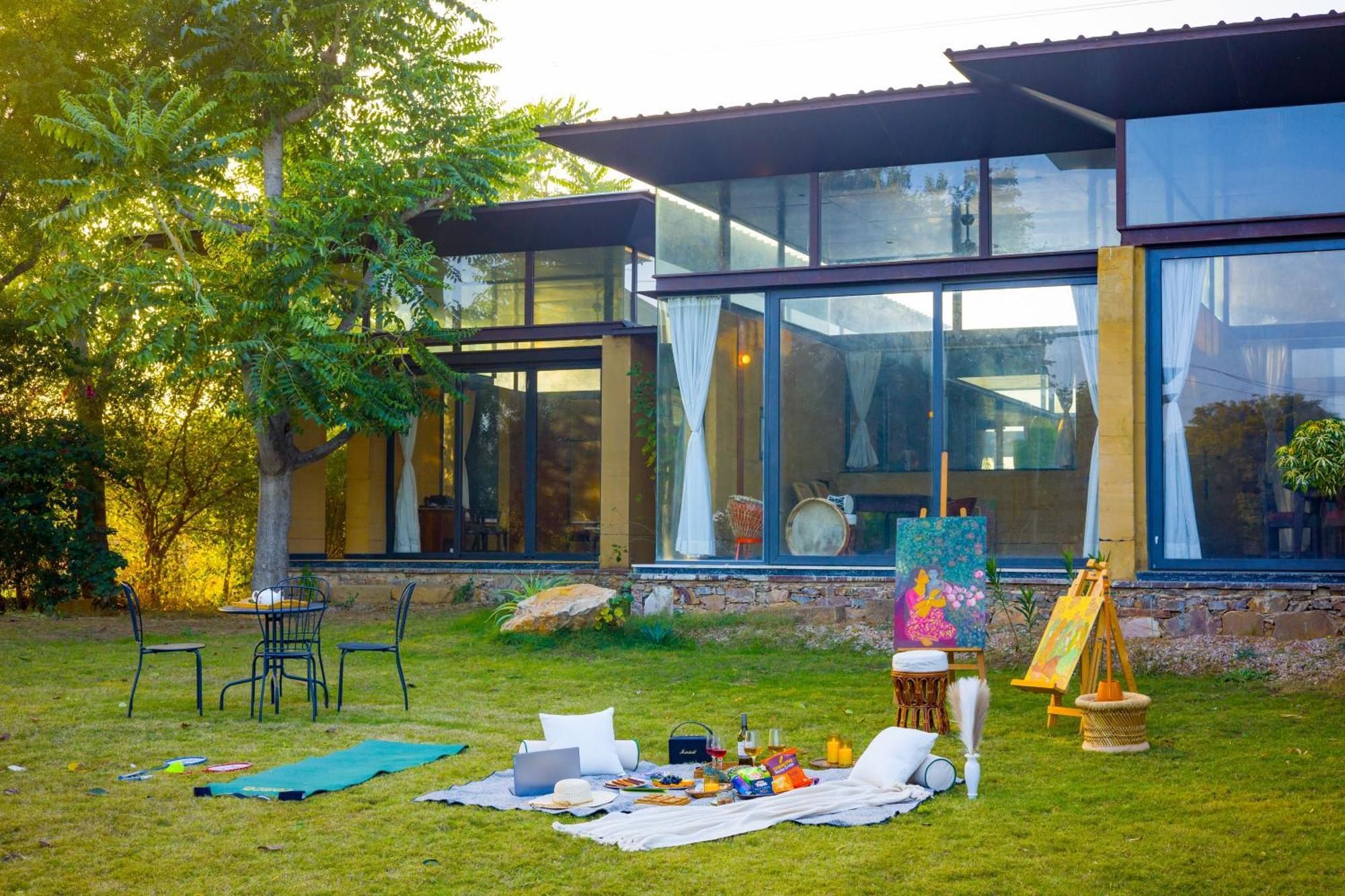 Elivaas Hari Bagh 4 Bhk With Gaming Zone & Art Nook