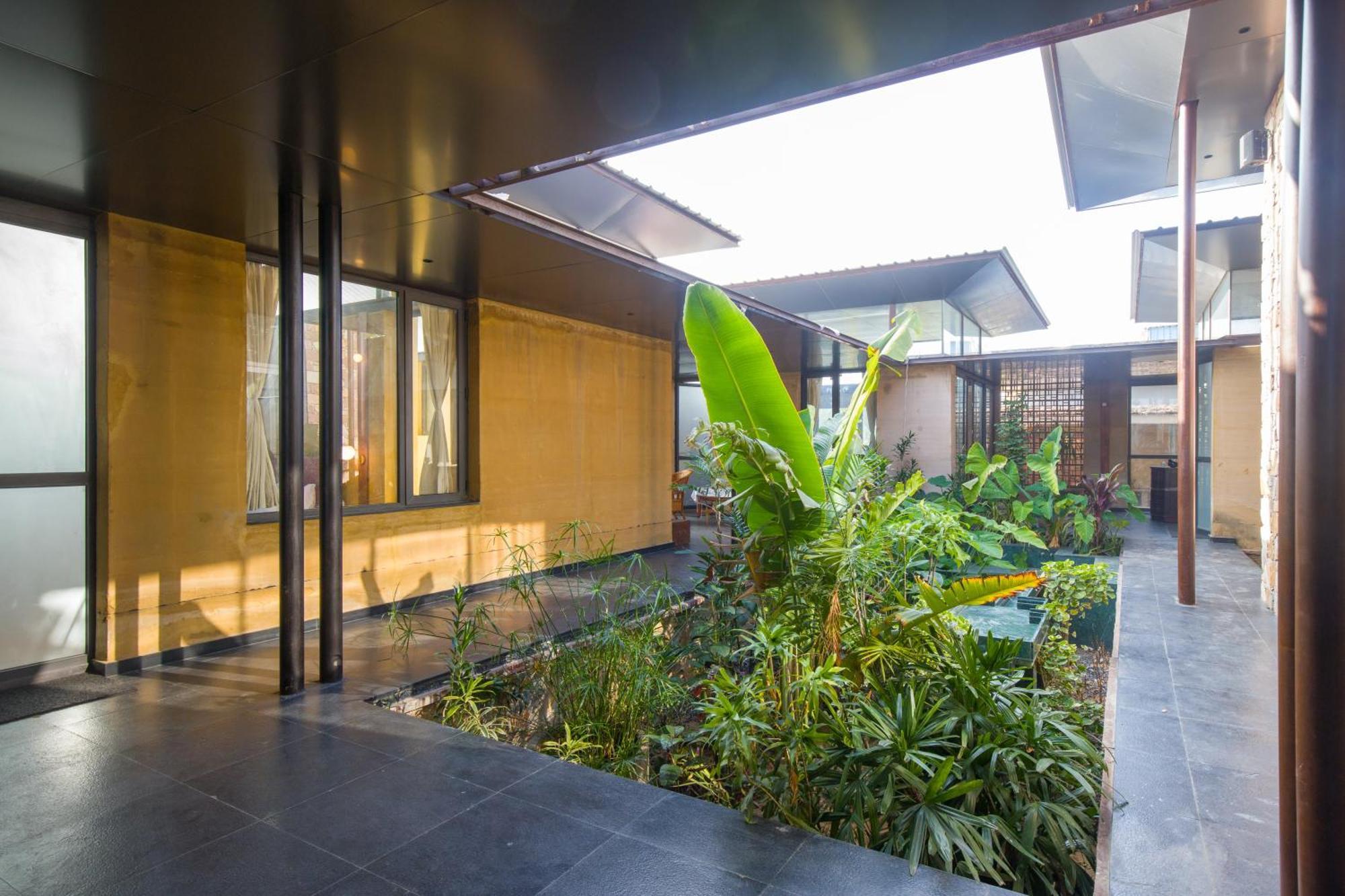 Elivaas Hari Bagh 4 Bhk With Gaming Zone & Art Nook *