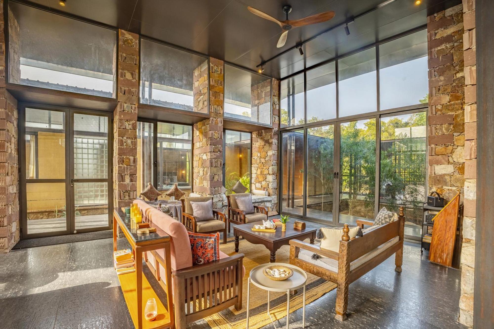 Elivaas Hari Bagh 4 Bhk With Gaming Zone & Art Nook *