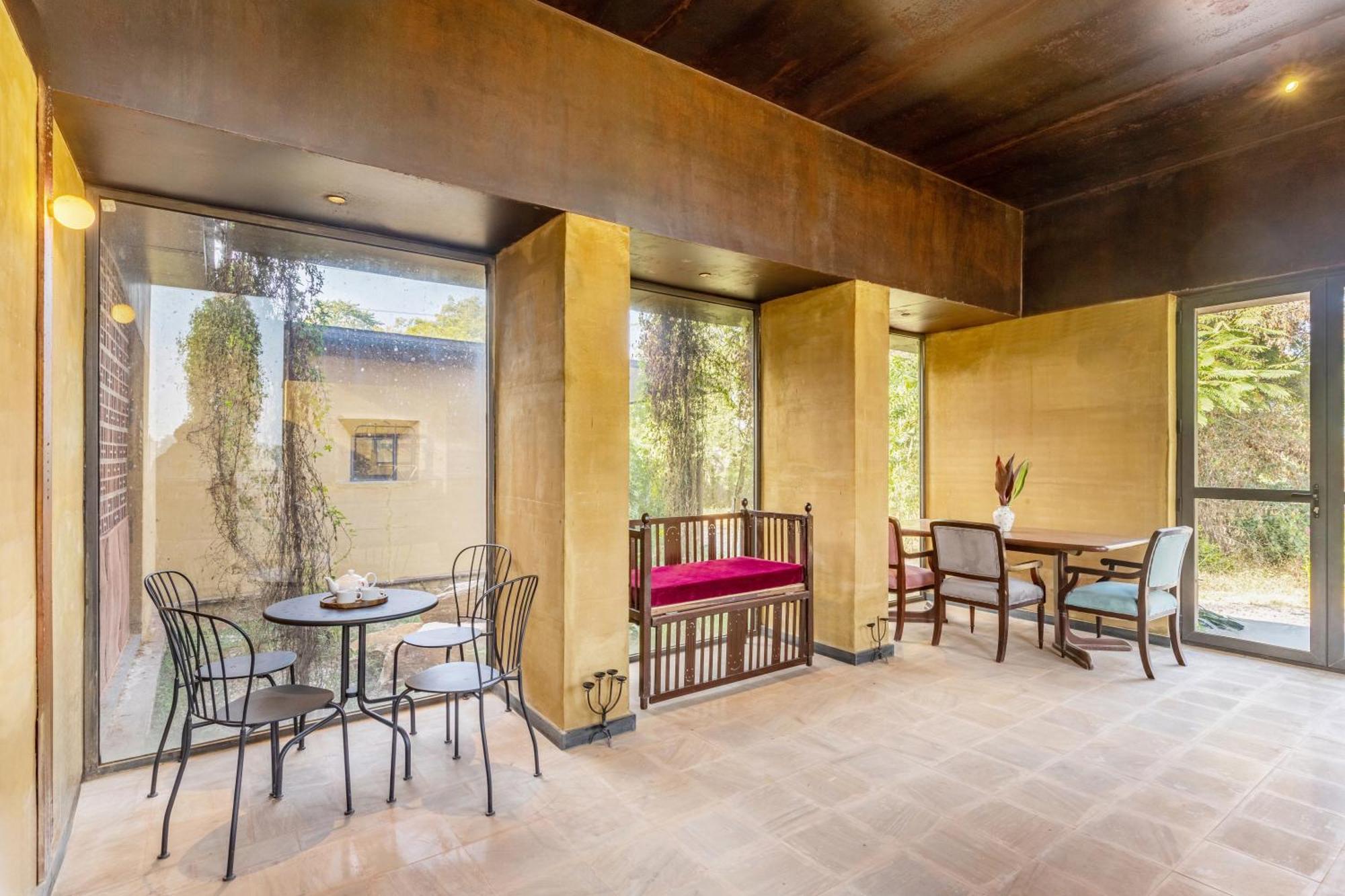 Elivaas Hari Bagh 4 Bhk With Gaming Zone & Art Nook Villa *