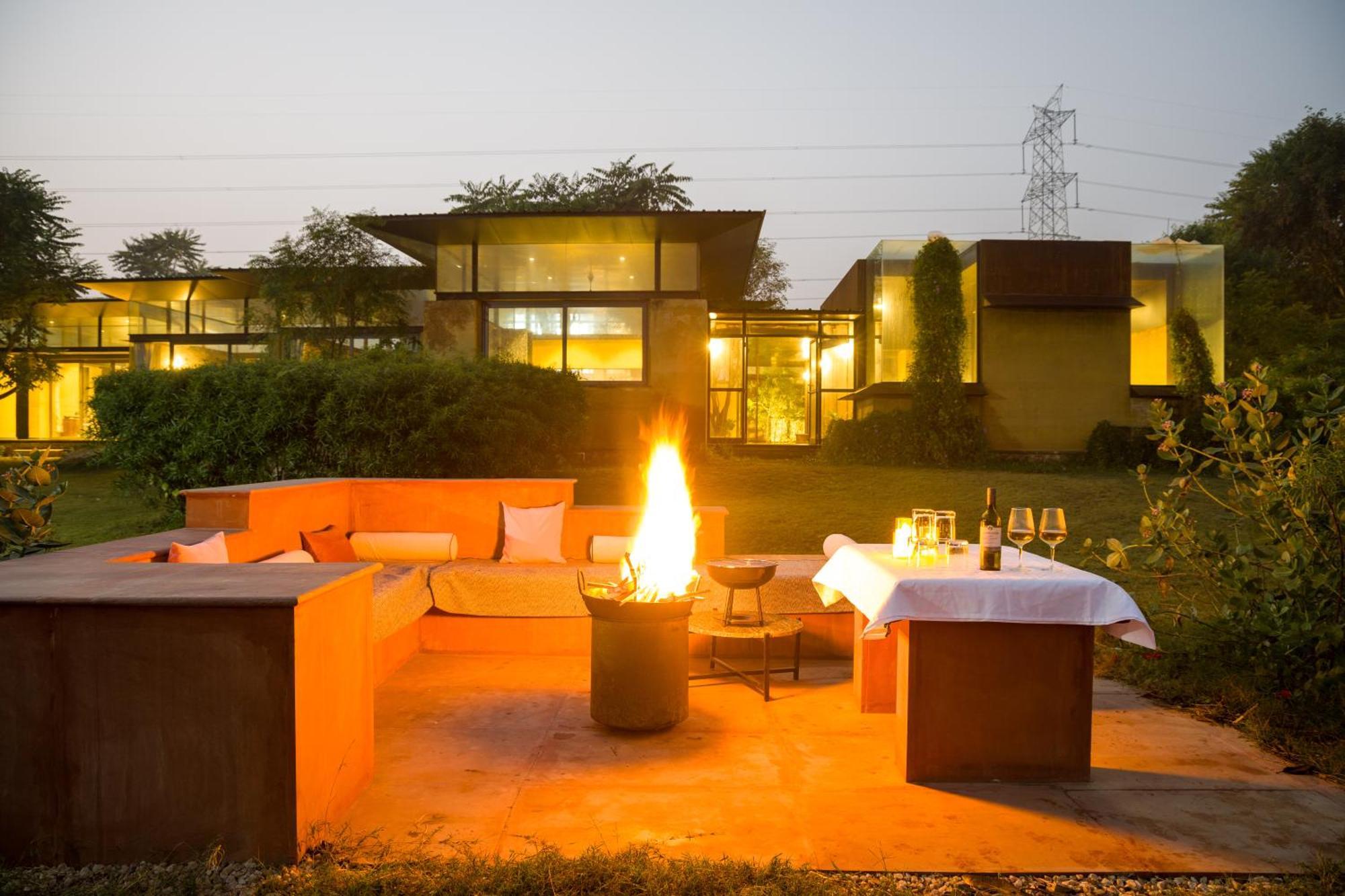 Elivaas Hari Bagh 4 Bhk With Gaming Zone & Art Nook Villa