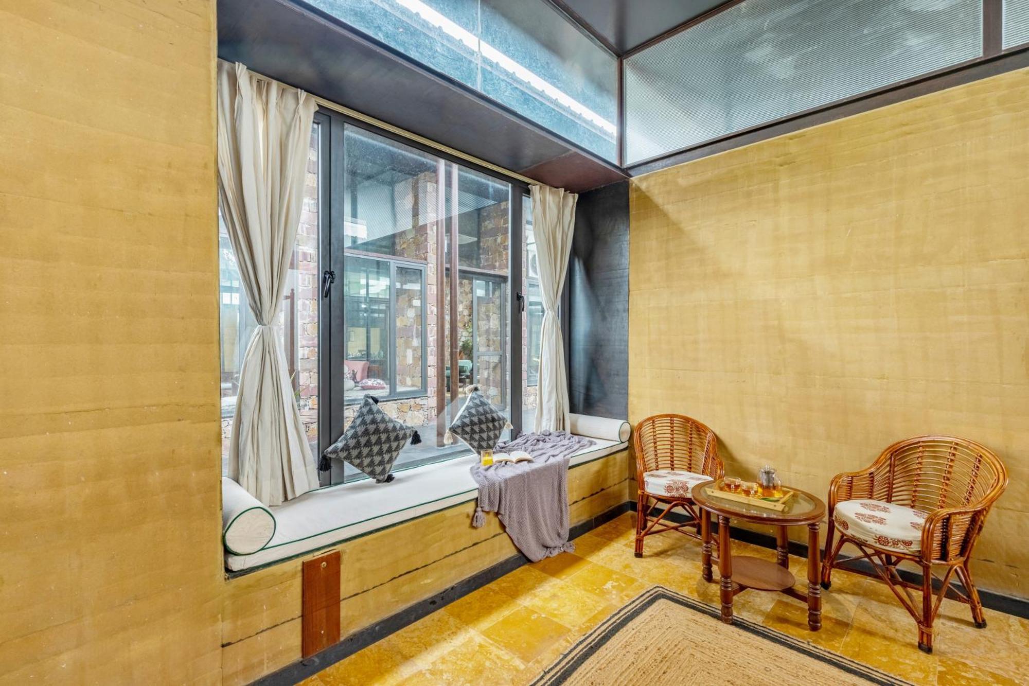 Elivaas Hari Bagh 4 Bhk With Gaming Zone & Art Nook Villa *