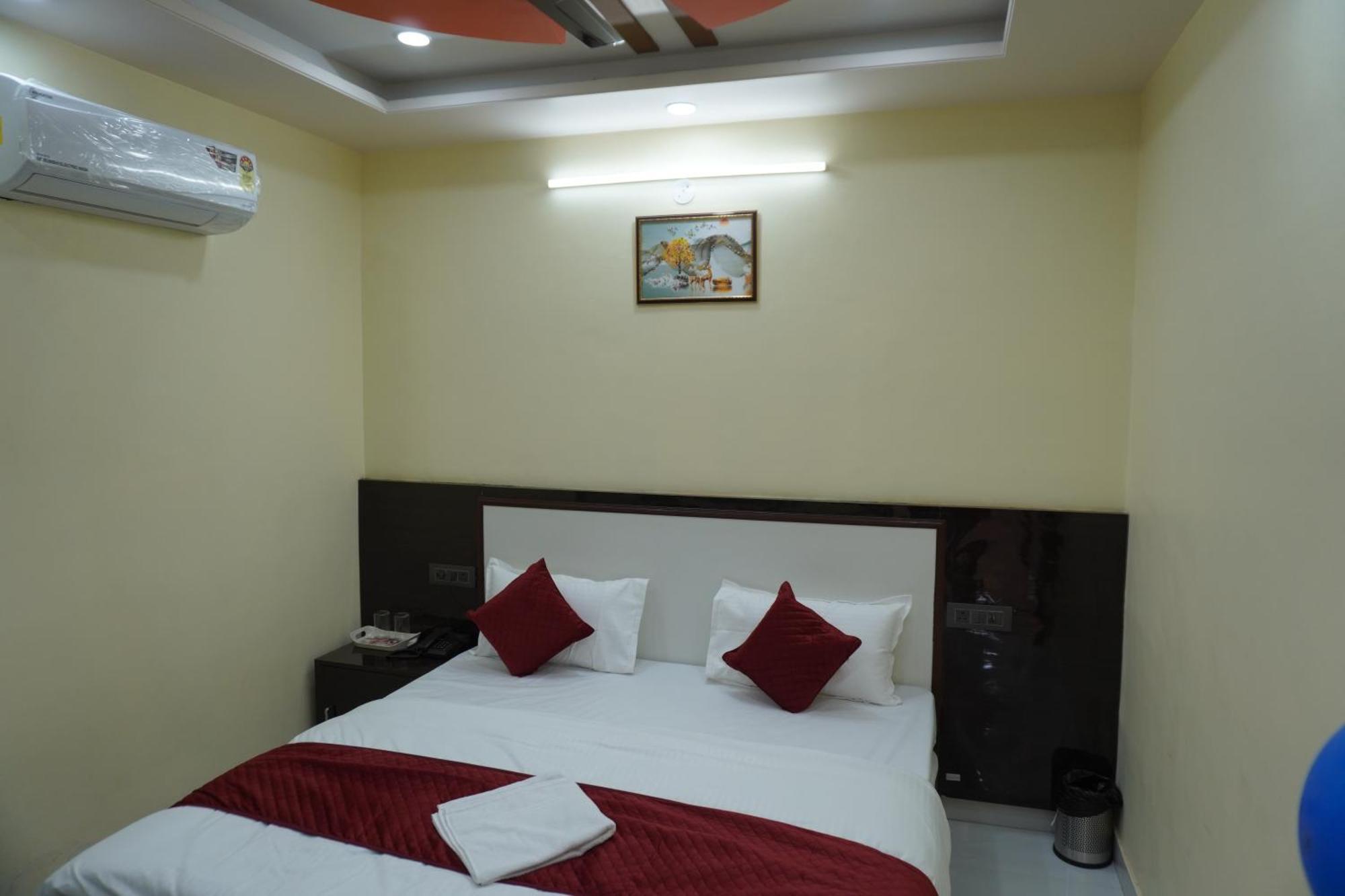 Hanumat Palace 3*